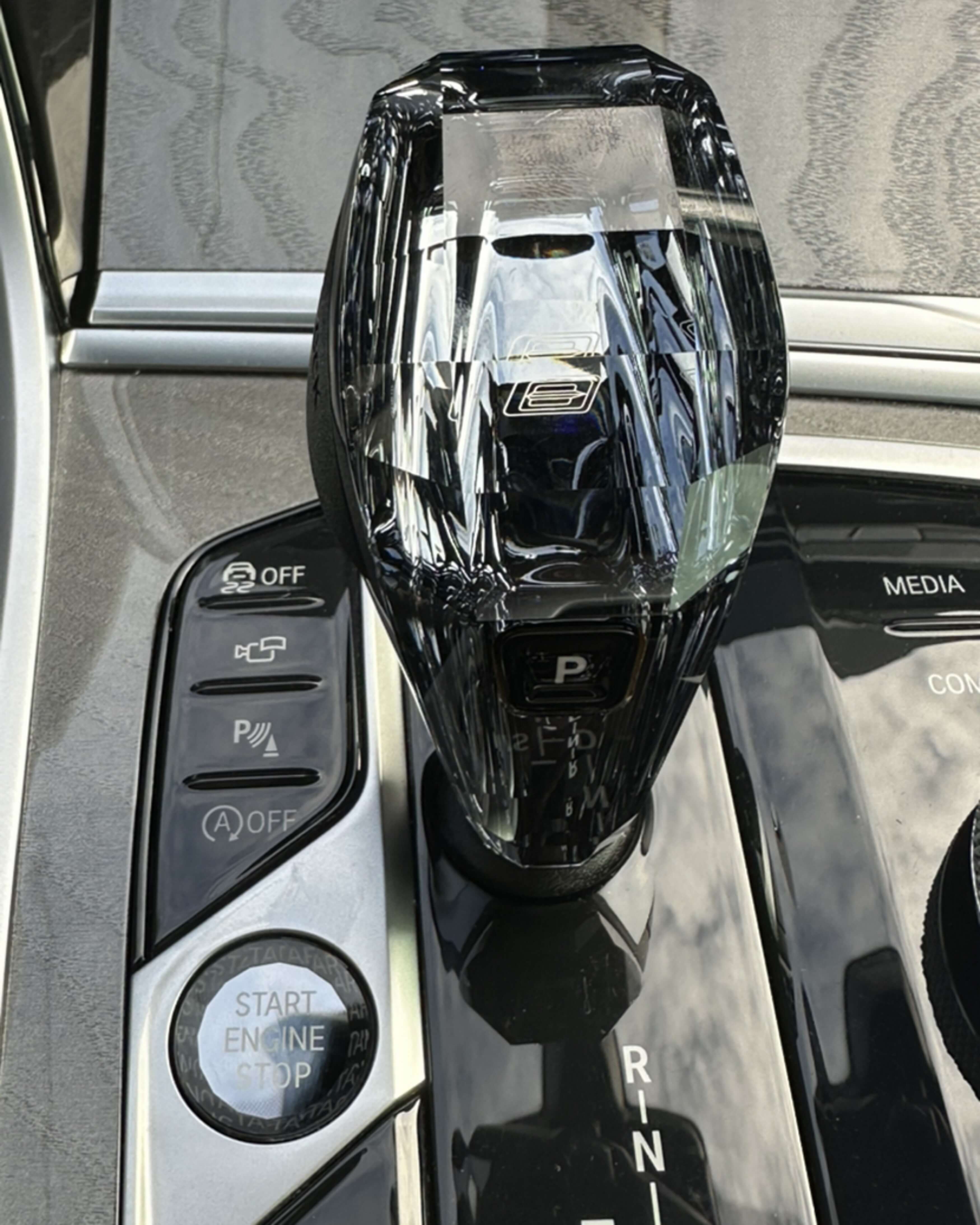 Кришталевий селектор КПП (з логотипом 8) на BMW 8 Series G14 / G15 / G16 2018-2023 року 6