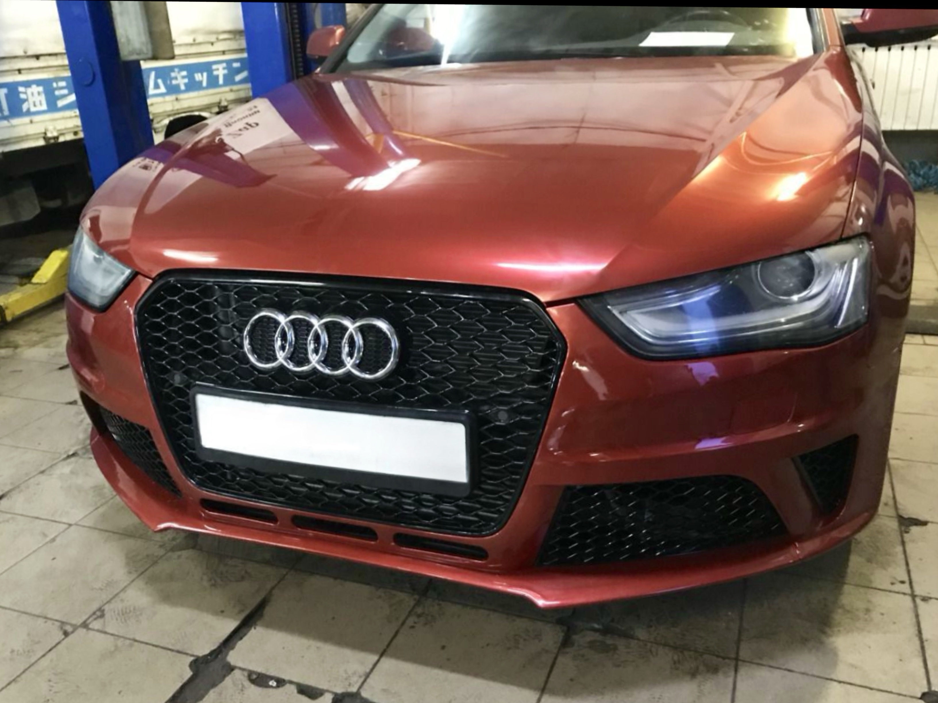 Бампер передній у зборі стиль RS4 для Audi A4 B8 2012-2015 2