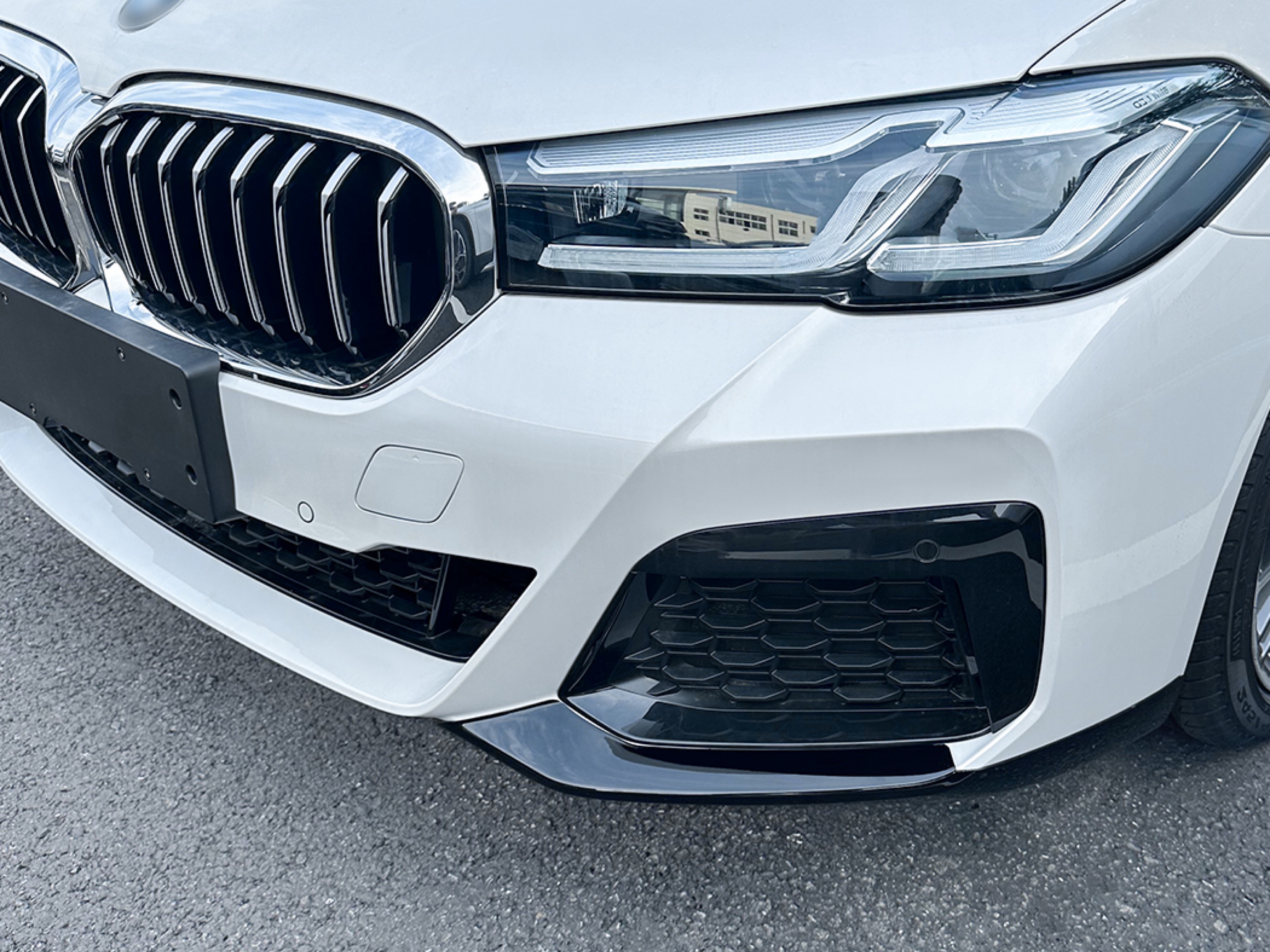 Ікла переднього бампера M performance BMW 5 series G30 G31 LCI 2020-2023 ABS пластик, чорний глянець 2