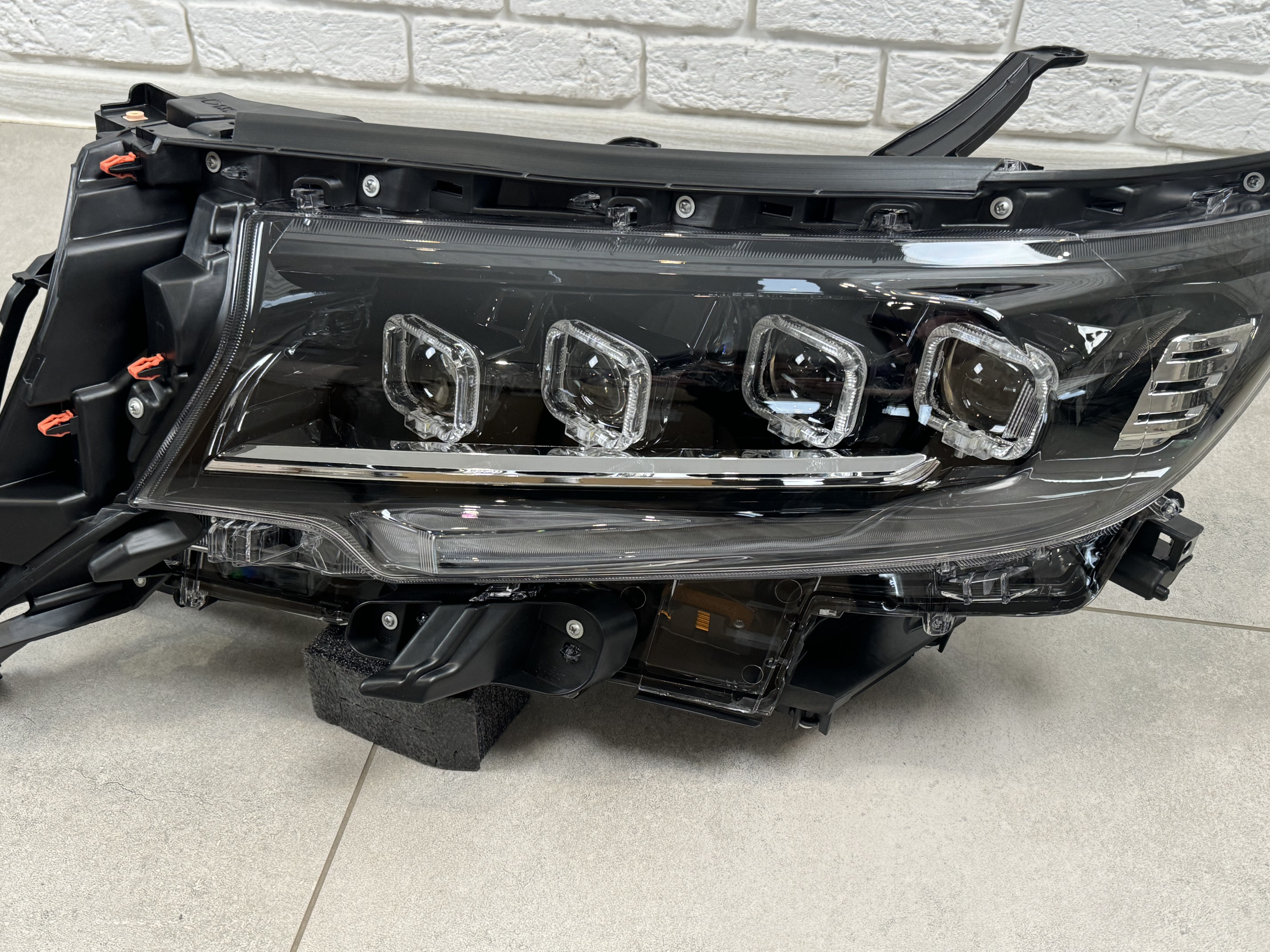 Led фари 4 лінзи стиль BUGATTI для Toyota Land Cruiser Prado 150 рестайлінг 2018-2023 6
