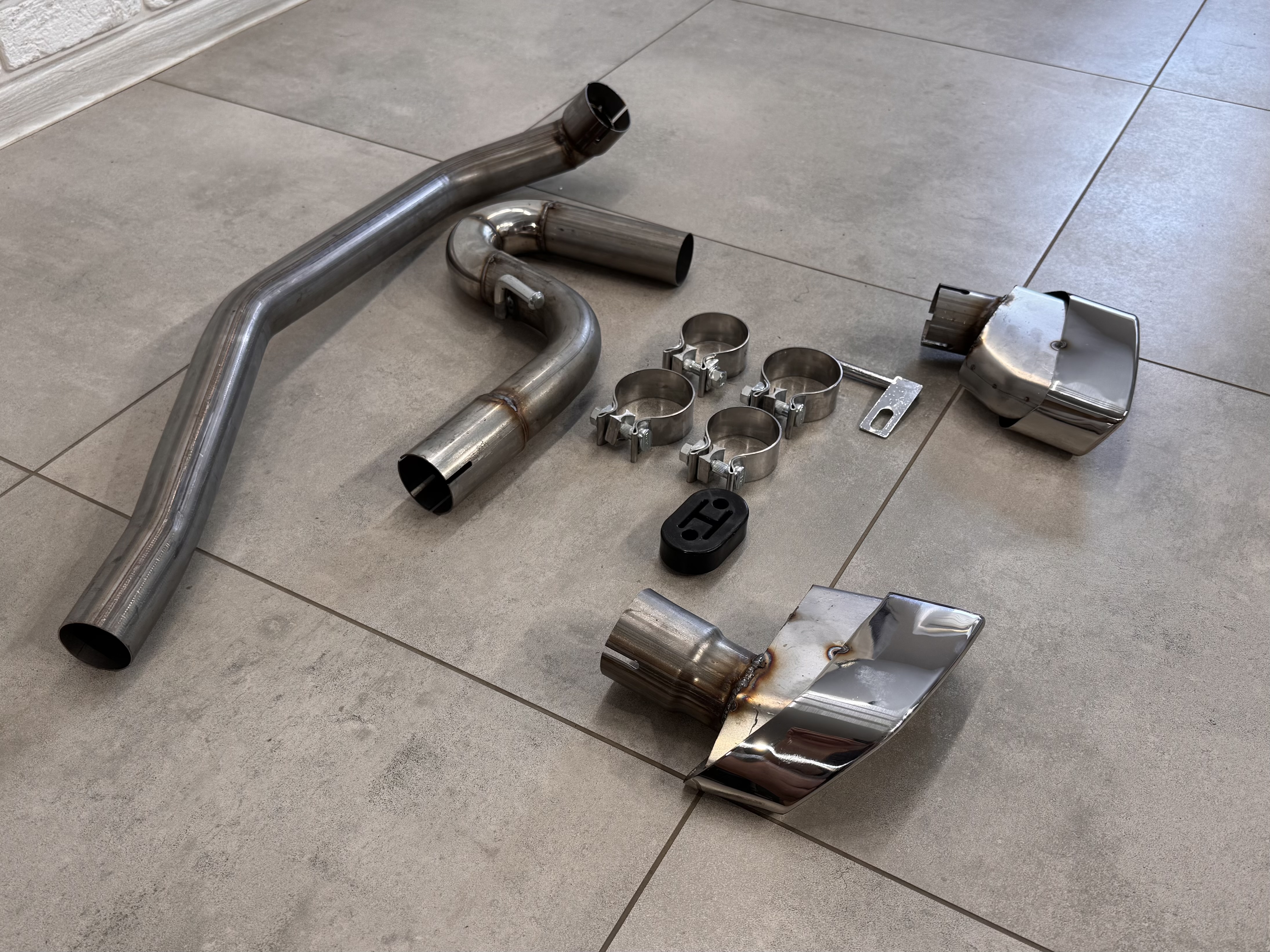 Вихлопні труби з насадками CHROME M Paket для BMW F10 2010-2016 у стилі G30 4