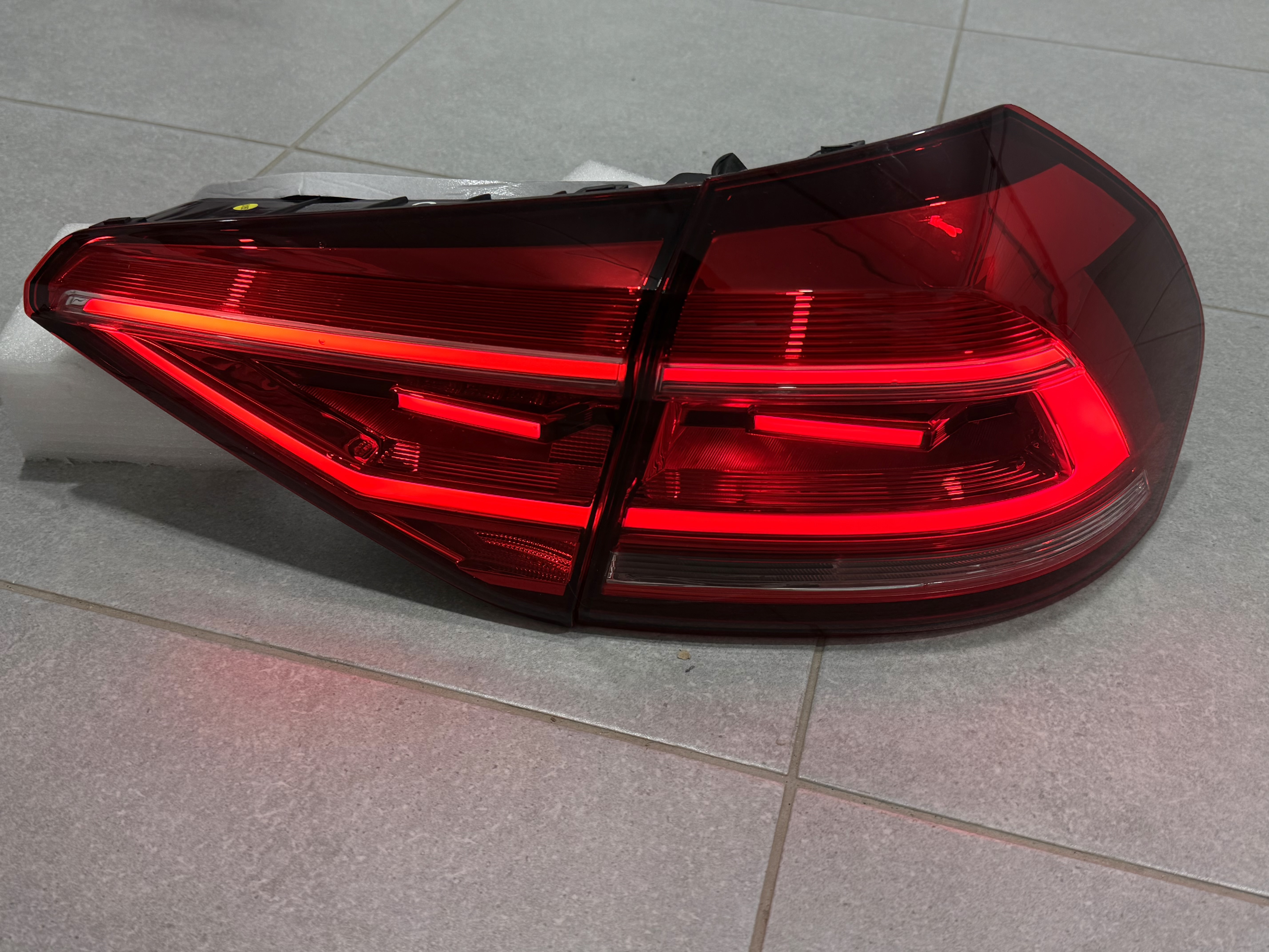 Задні LED ліхтарі Volkswagen Passat B8 USA 2015-2019 (ЖОВТИЙ ПОВОРОТНИК) 5