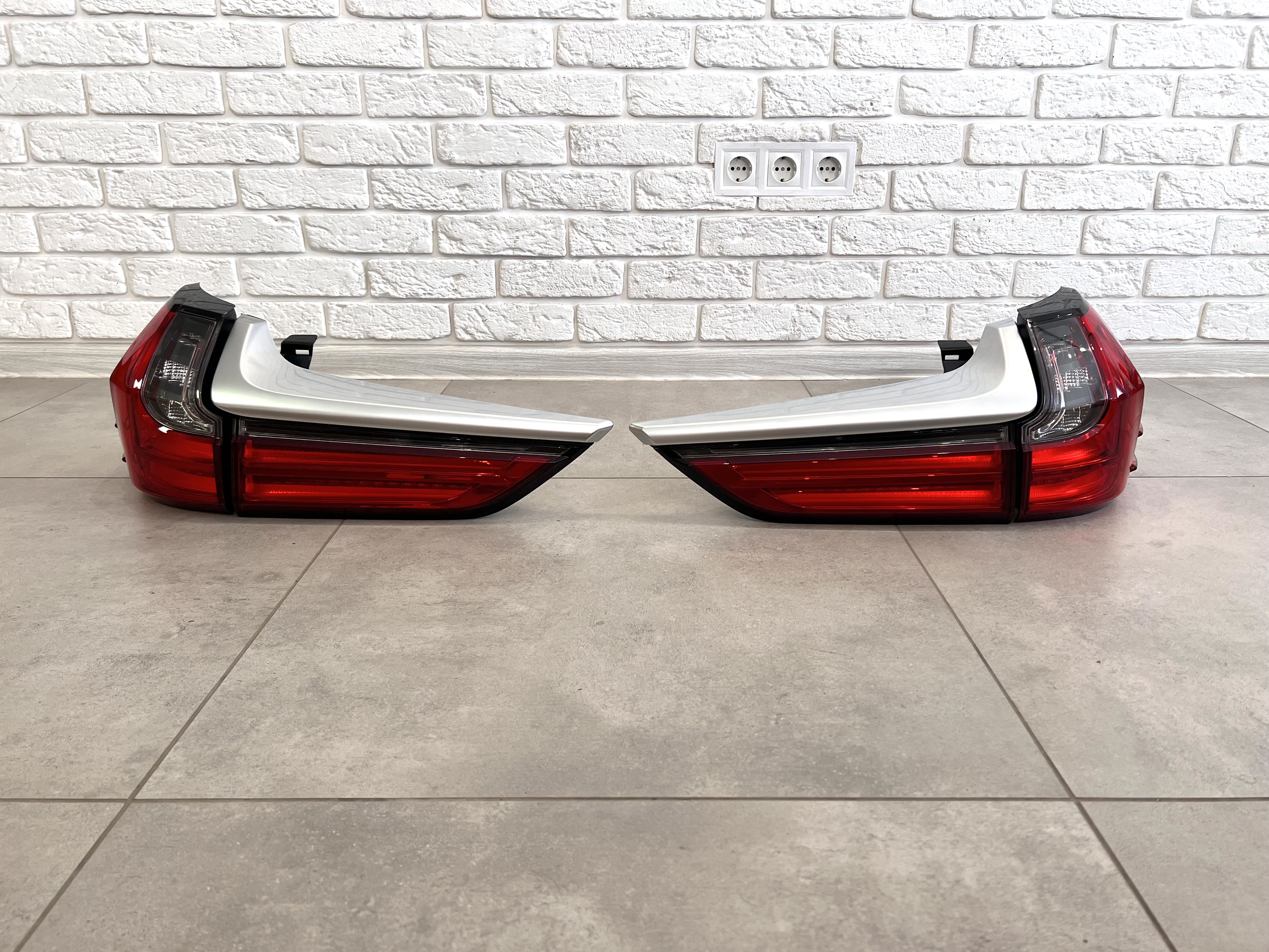 Задні ліхтарі OEM Lexus LX 570 450D 2016-2022 4шт. 2