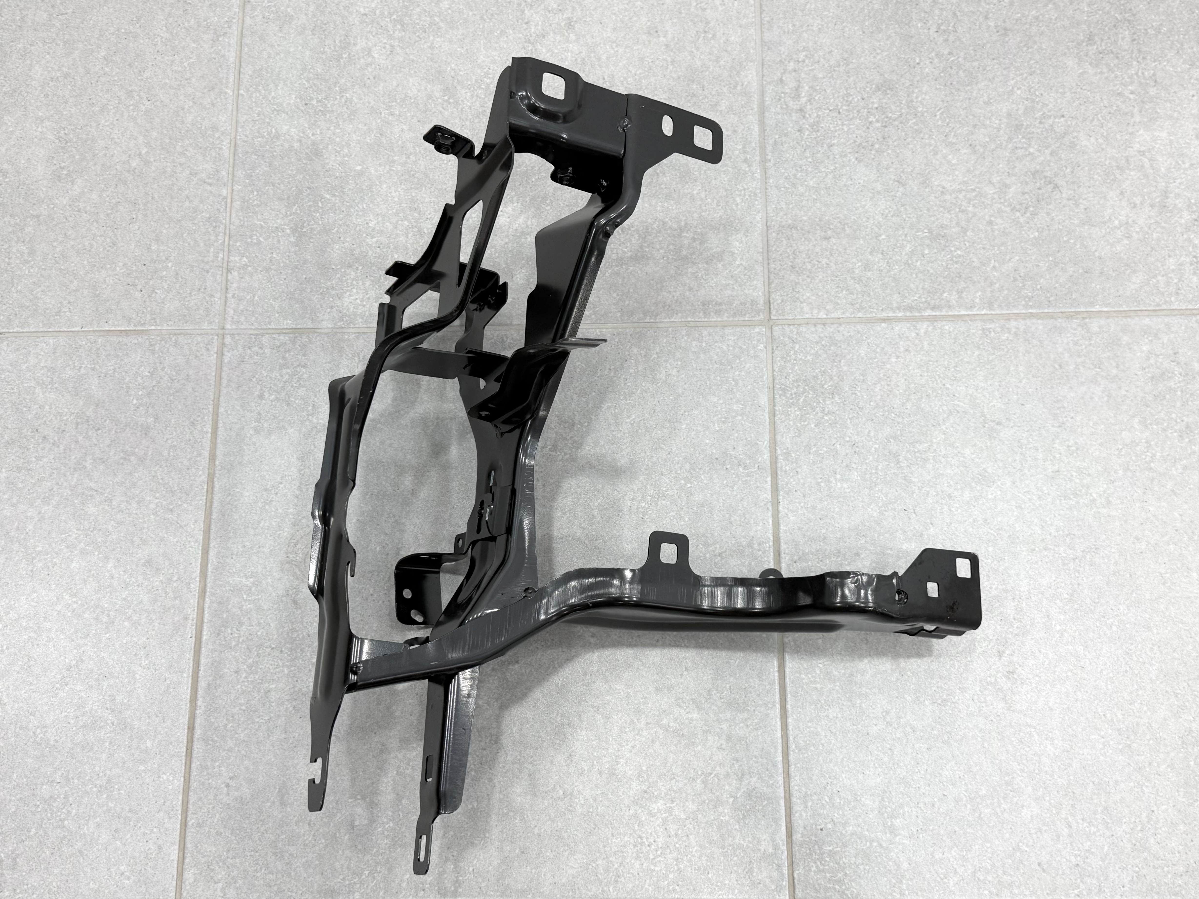 Кронштейн кріплення фари правий 51647421710 для BMW X5 G05 4