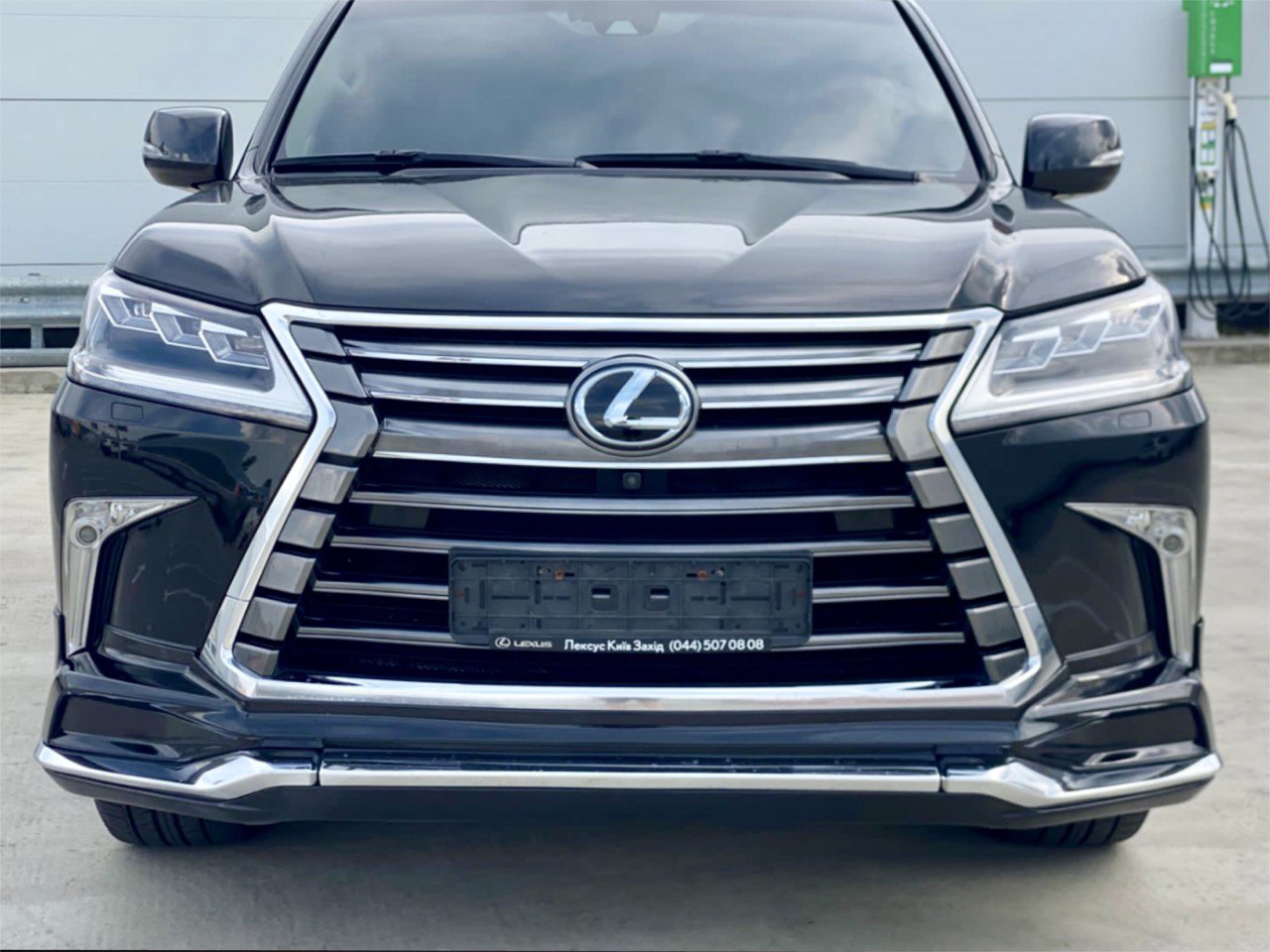 Обвіс тюнінг переднього бампера Lexus LX 570 2015-2022 колір чорний 202 6