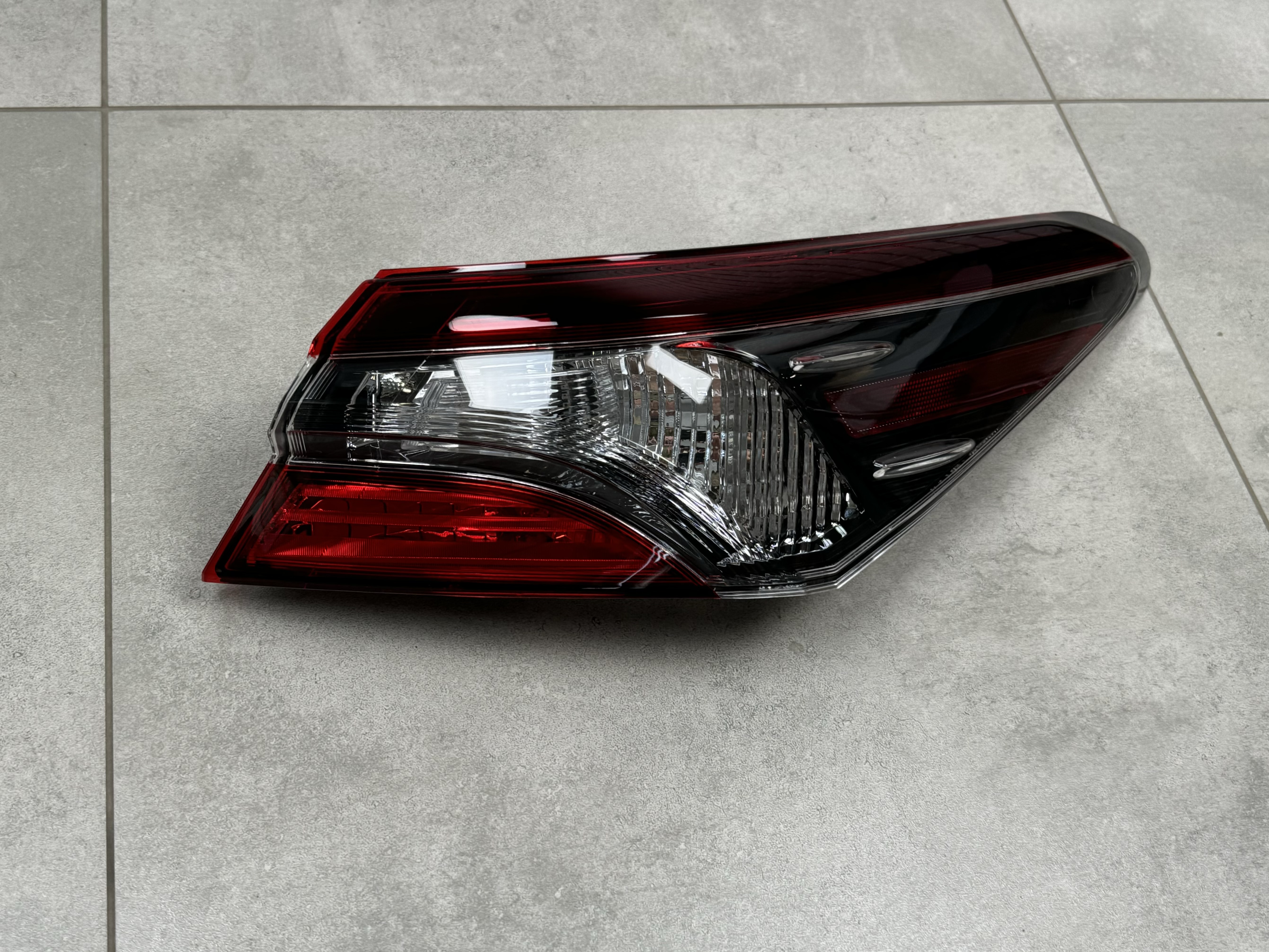 Задній ліхтар зовнішній правий Toyota Camry 70 USA SE LE 2021- 1шт. 5