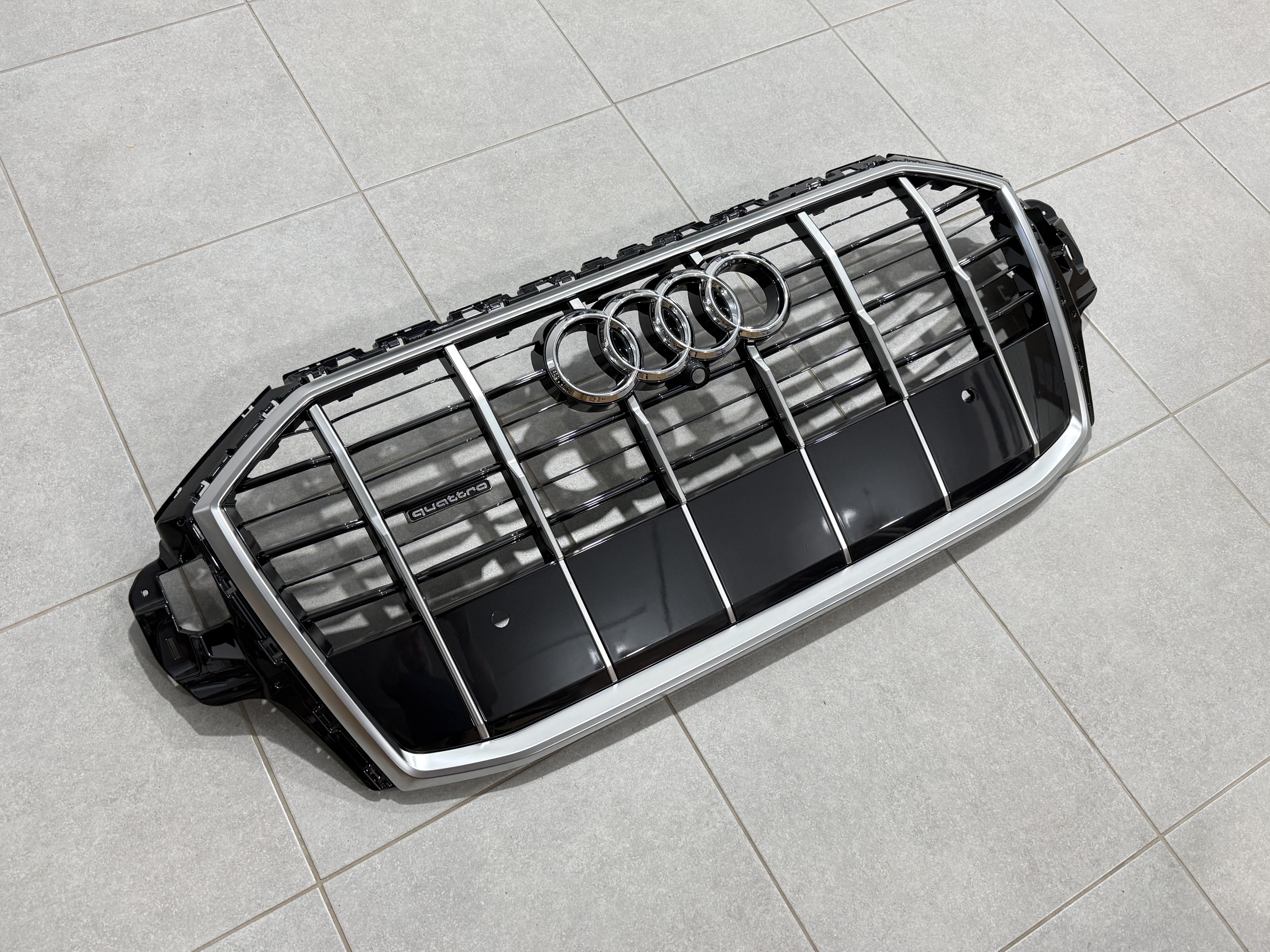 Решітка радіатора Audi Q7 2020-2024 4MO853651AHRN4 4