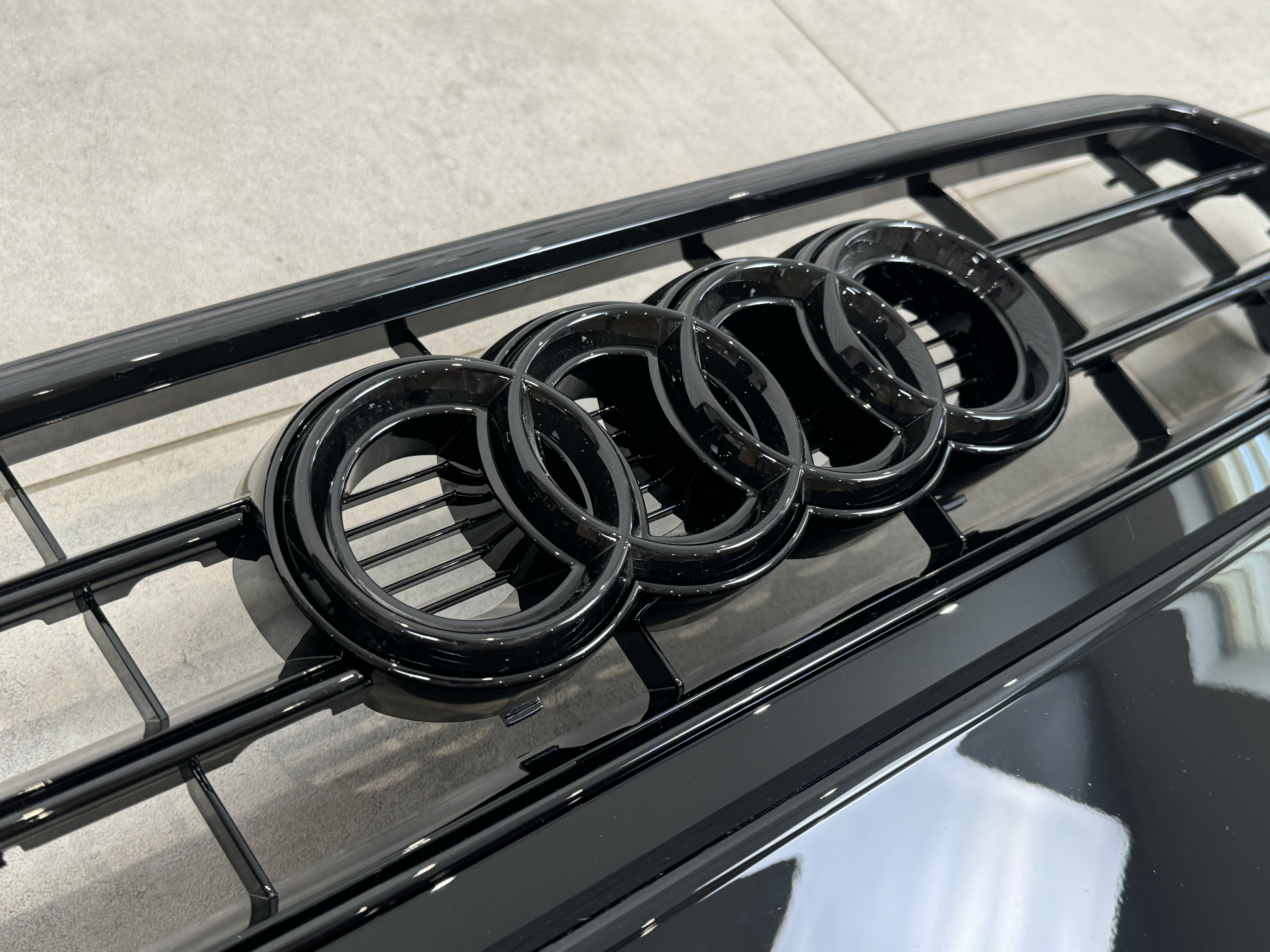 Решітка радіатора Audi A4 B8 2012-2015 чорна 5