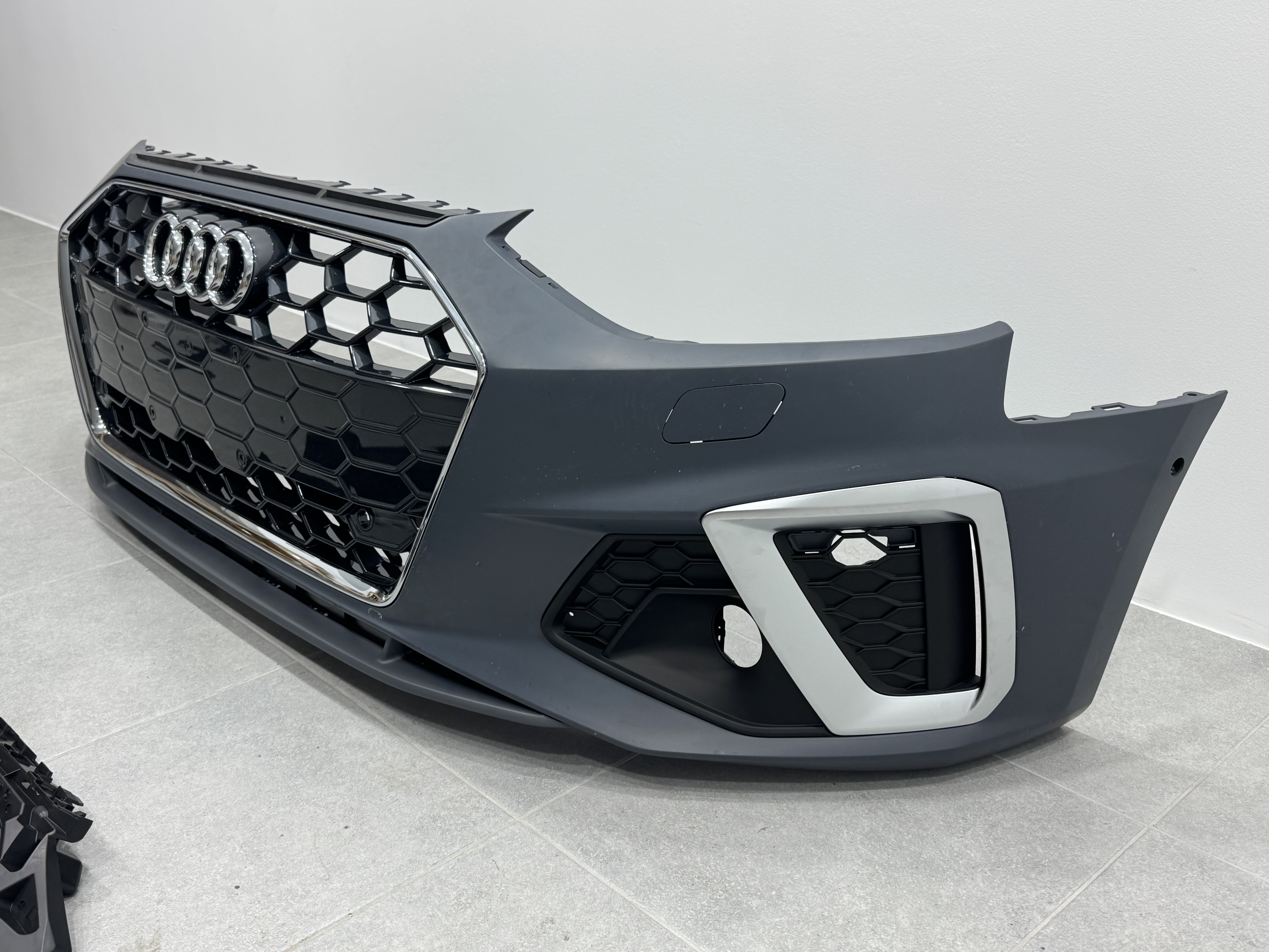Бампер передній у зборі S-Line ХРОМ для Audi A4 B9 2020-2023 6