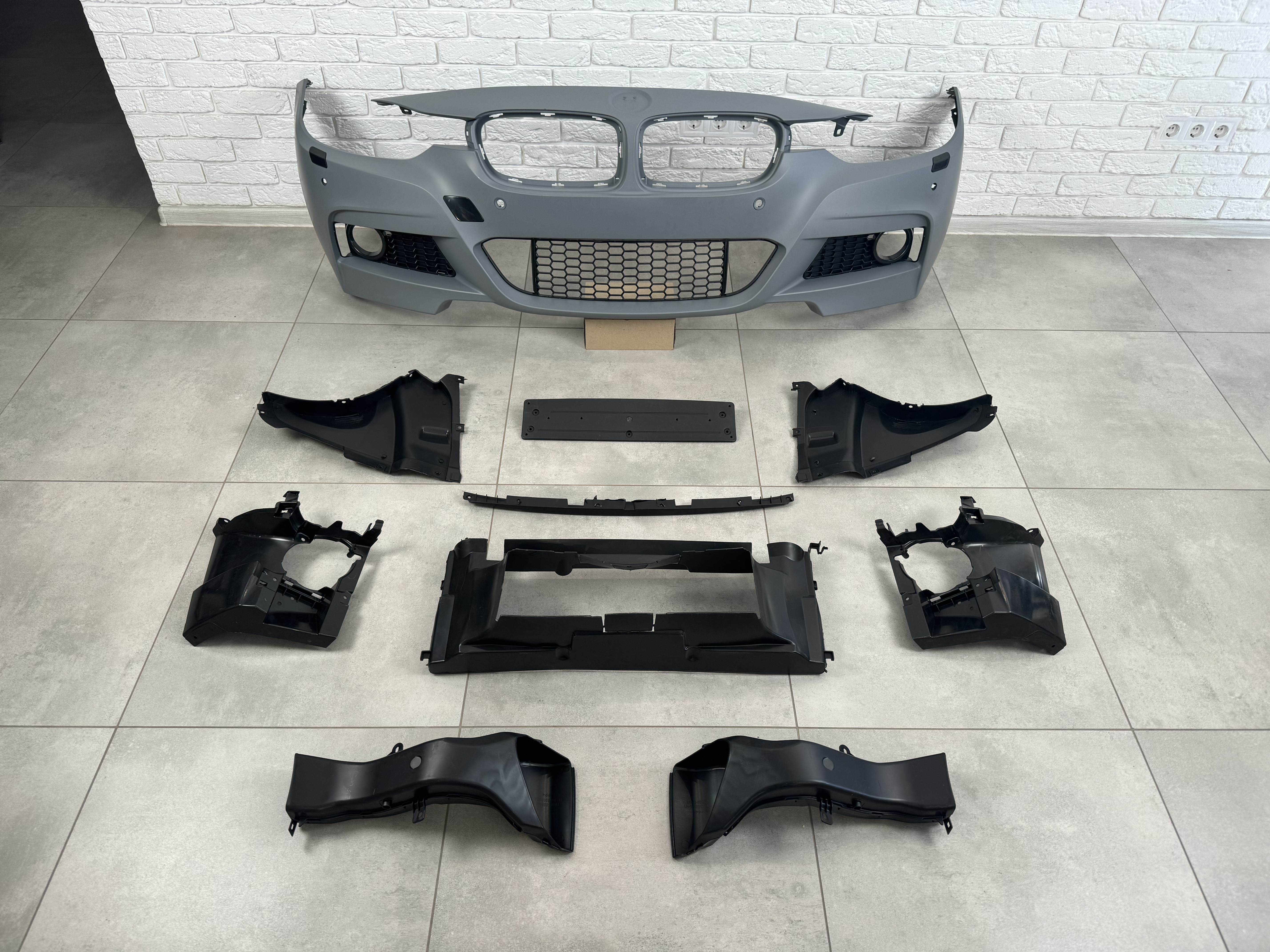 Комплект обвісу M Paket BMW 3 Series F30 2012-2018 (передній / задній бампер, пороги) ПІД ПАРКТРОННИКИ 2