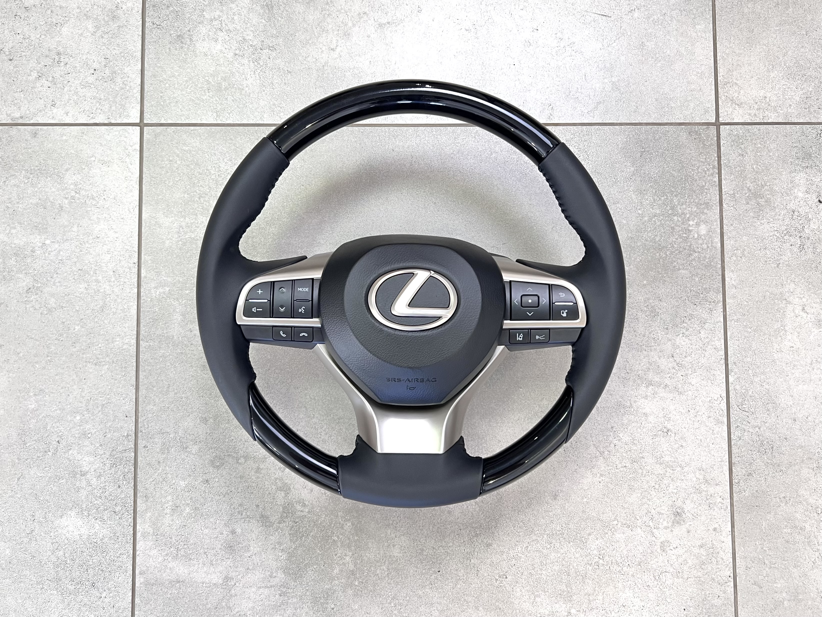 Кермо у зборі чорне PIANO BLACK Lexus LX 570 / GX 460 2