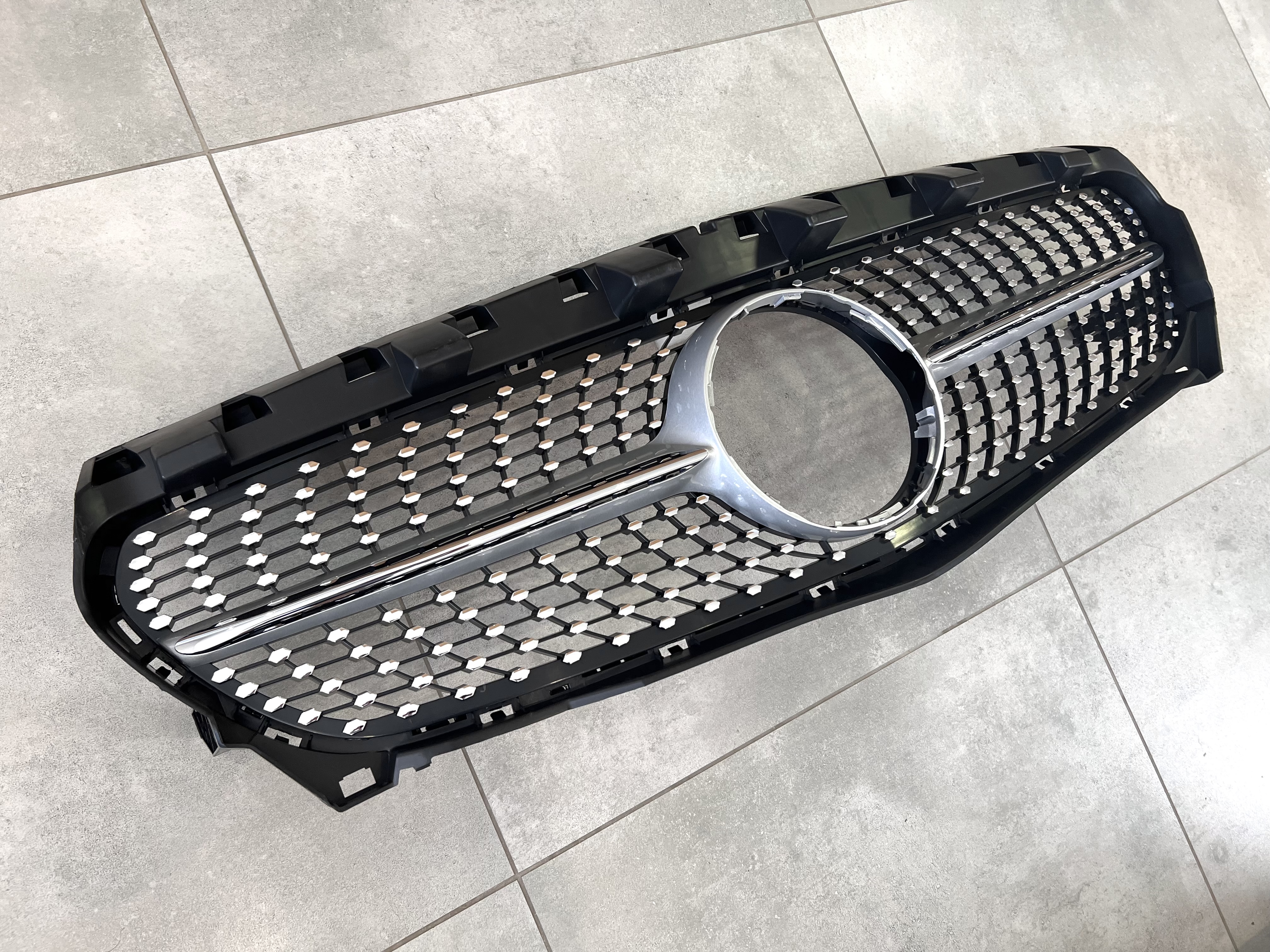 Решітка радіатора Diamond Silver для Mercedes CLA-Class W117 2013-2015 3