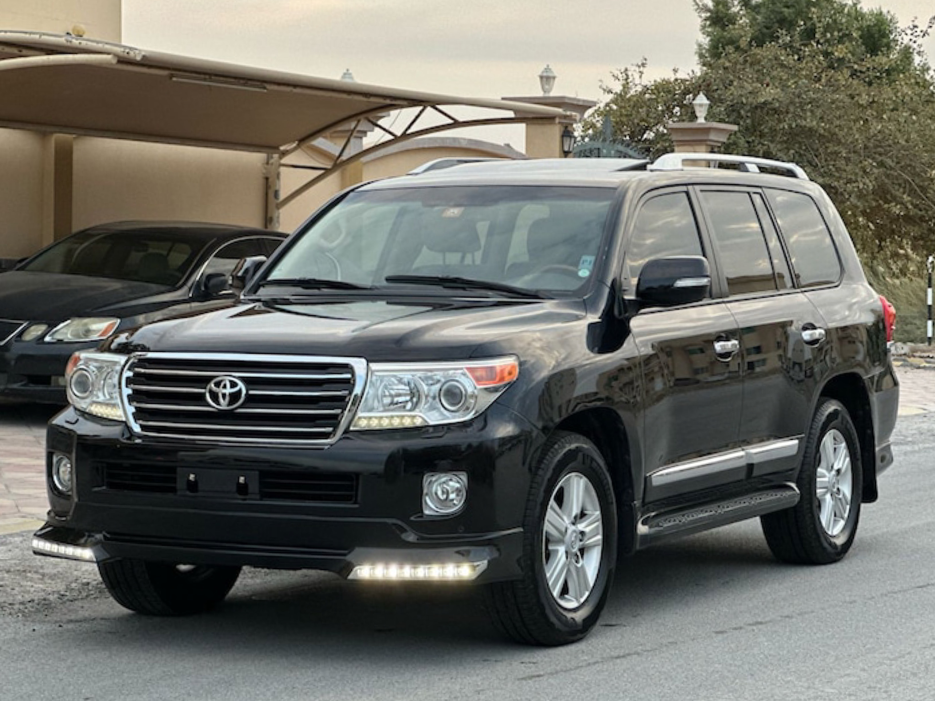 Обвіс переднього бампера Urban Sport з діодами Land Cruiser 200 рестайлінг 2012+, колір чорний 202 6
