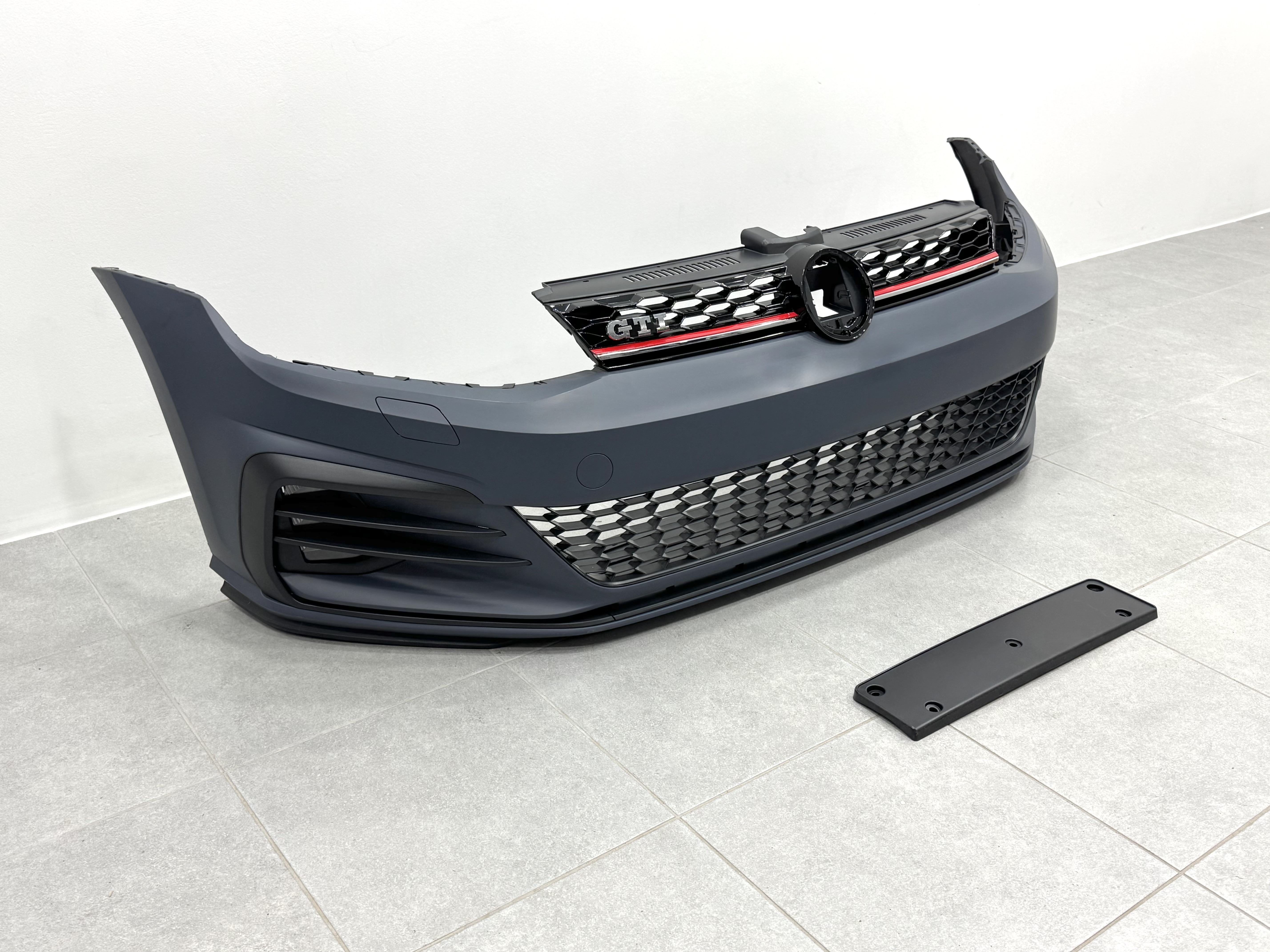 Передній бампер GTI Volkswagen Golf 7.5 2017-2021 3