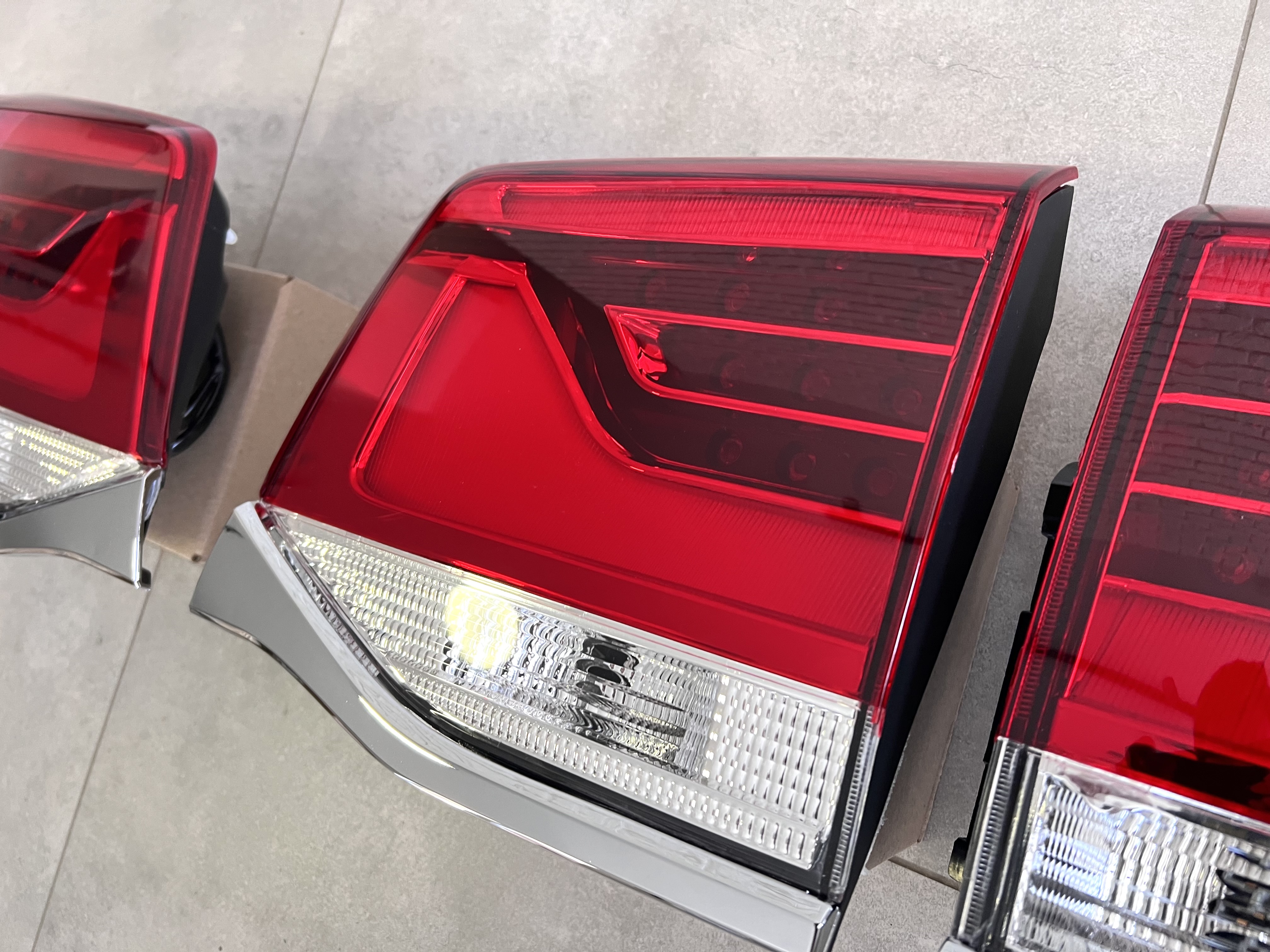 Задні ліхтарі OEM Toyota Land Cruiser 200 2016-2021 5