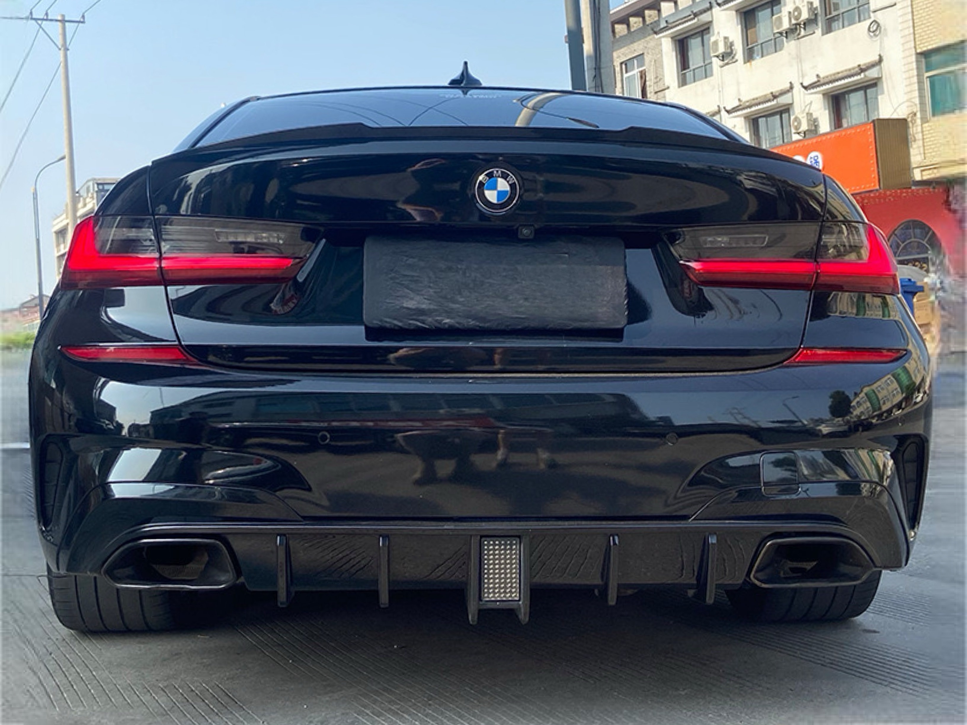 Дифузор накладка заднього бампера зі стопом BMW 3 series G20 2018-2022 колір чорний глянець 4