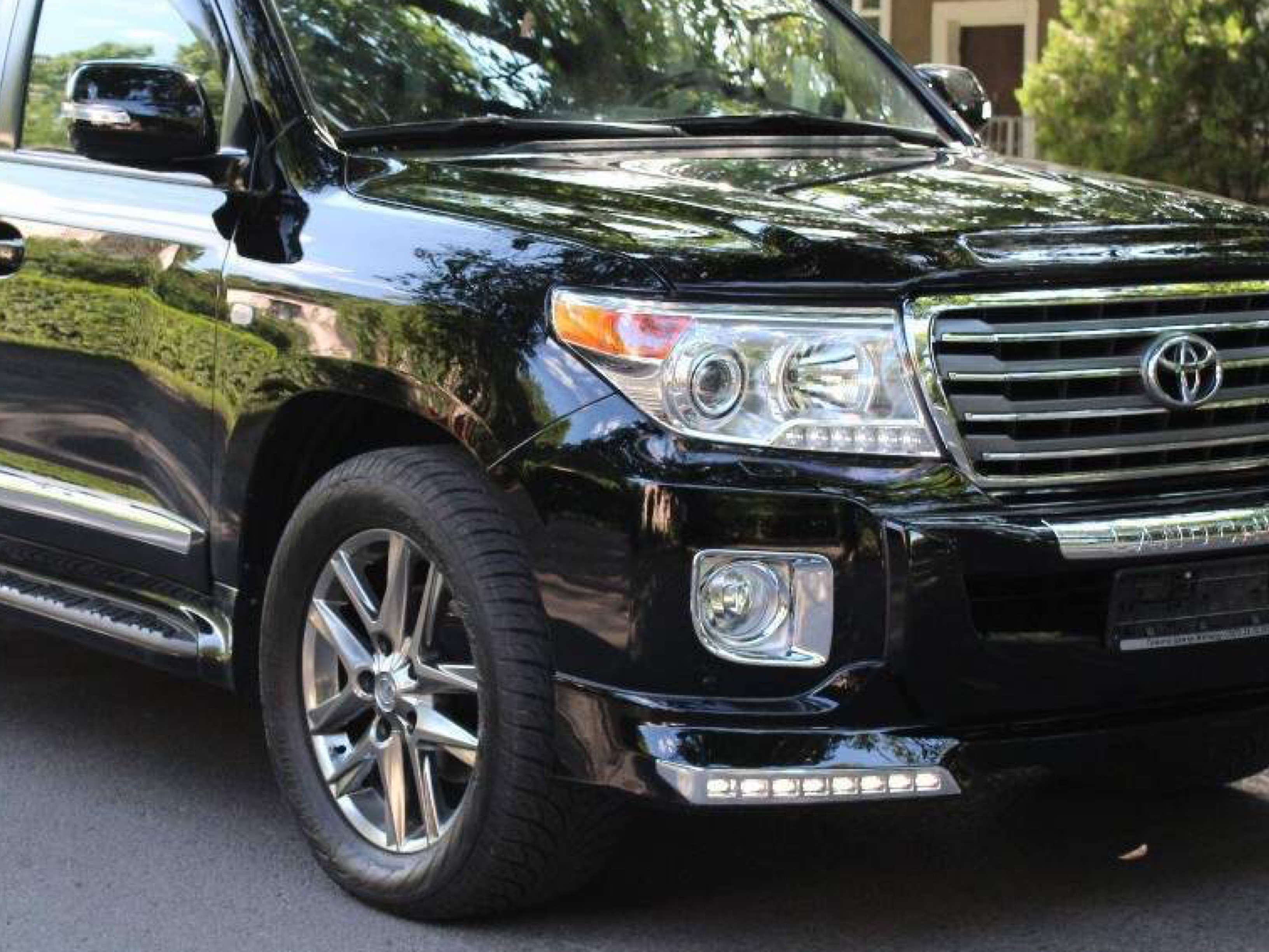 Обвіс переднього бампера Urban Sport з діодами Land Cruiser 200 рестайлінг 2012+, колір чорний 202 3