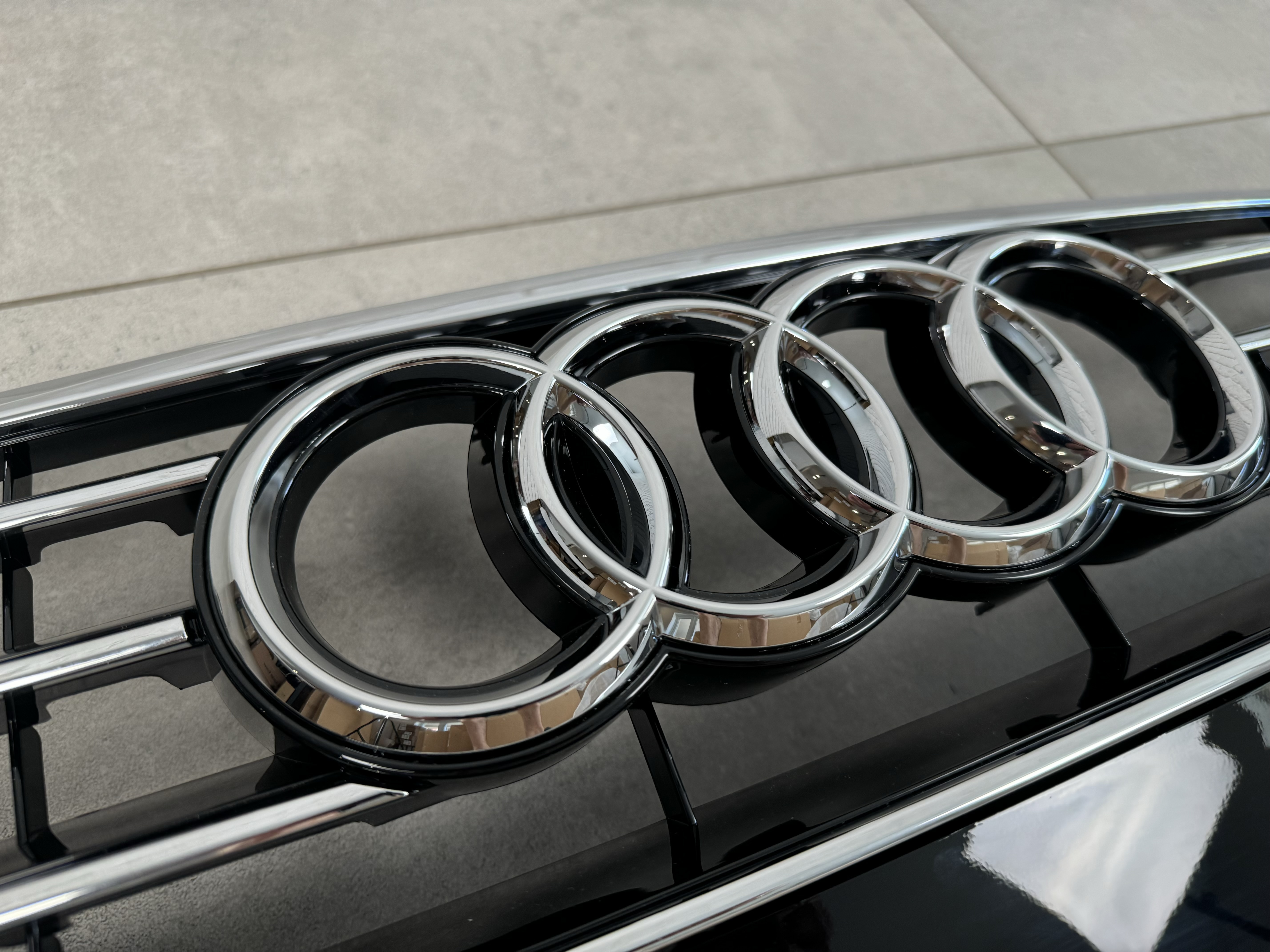 Решітка радіатора Audi A7 2014-2017 чорна з хромом 5