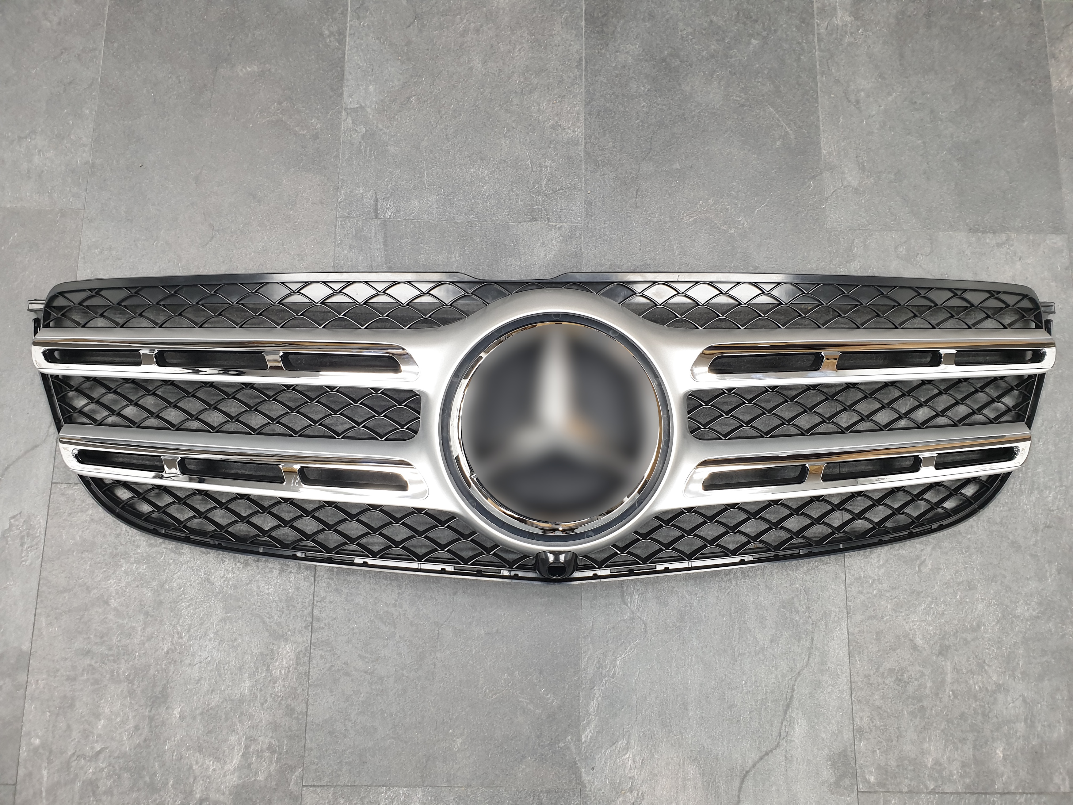 Решітка радіатора Chrome Silver AMG на Mercedes-Benz GLS-Class X166 2015-2019 року 4