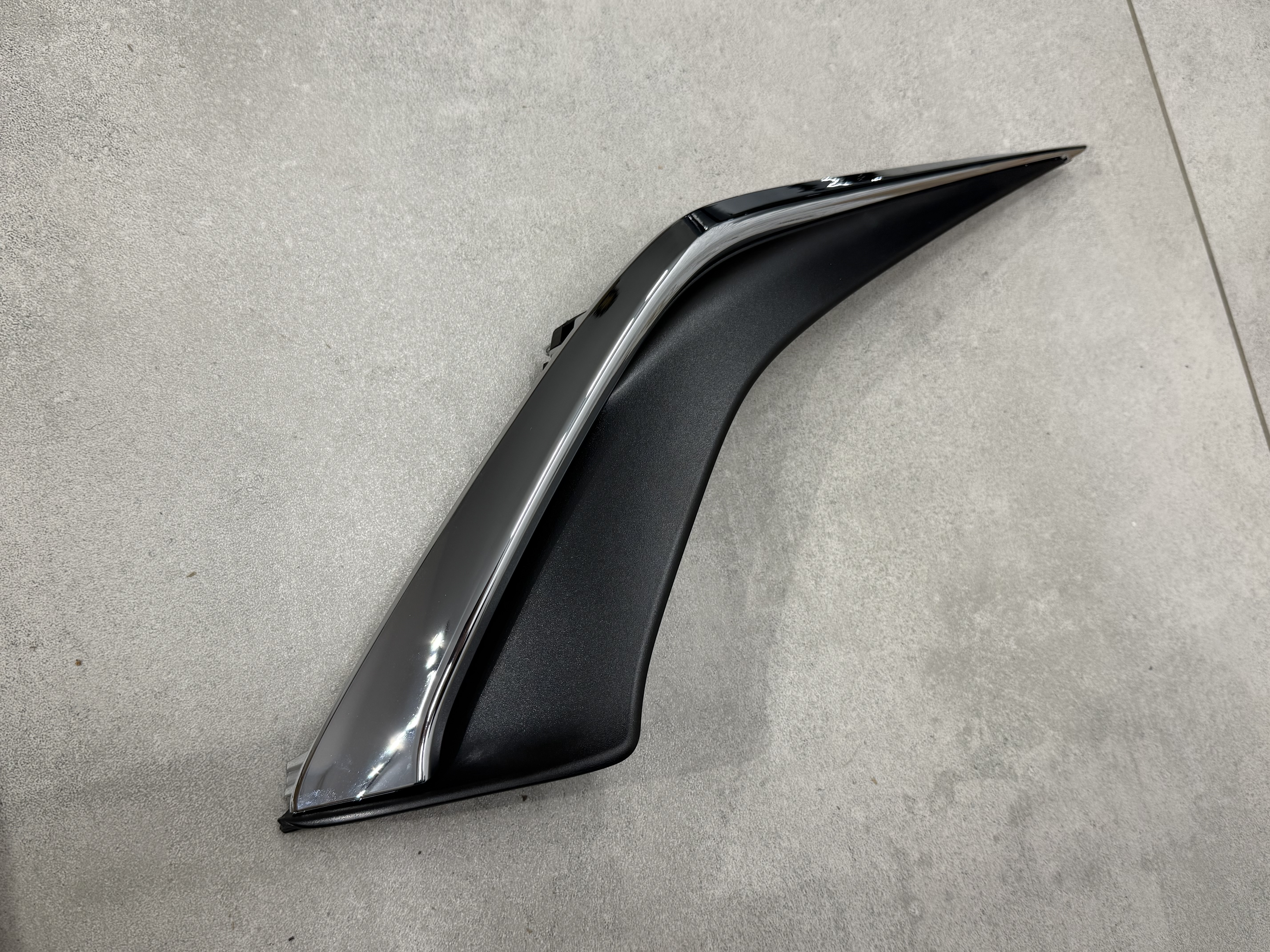 Права накладка туманки OEM 5310533010 для Lexus ES 2018- 2