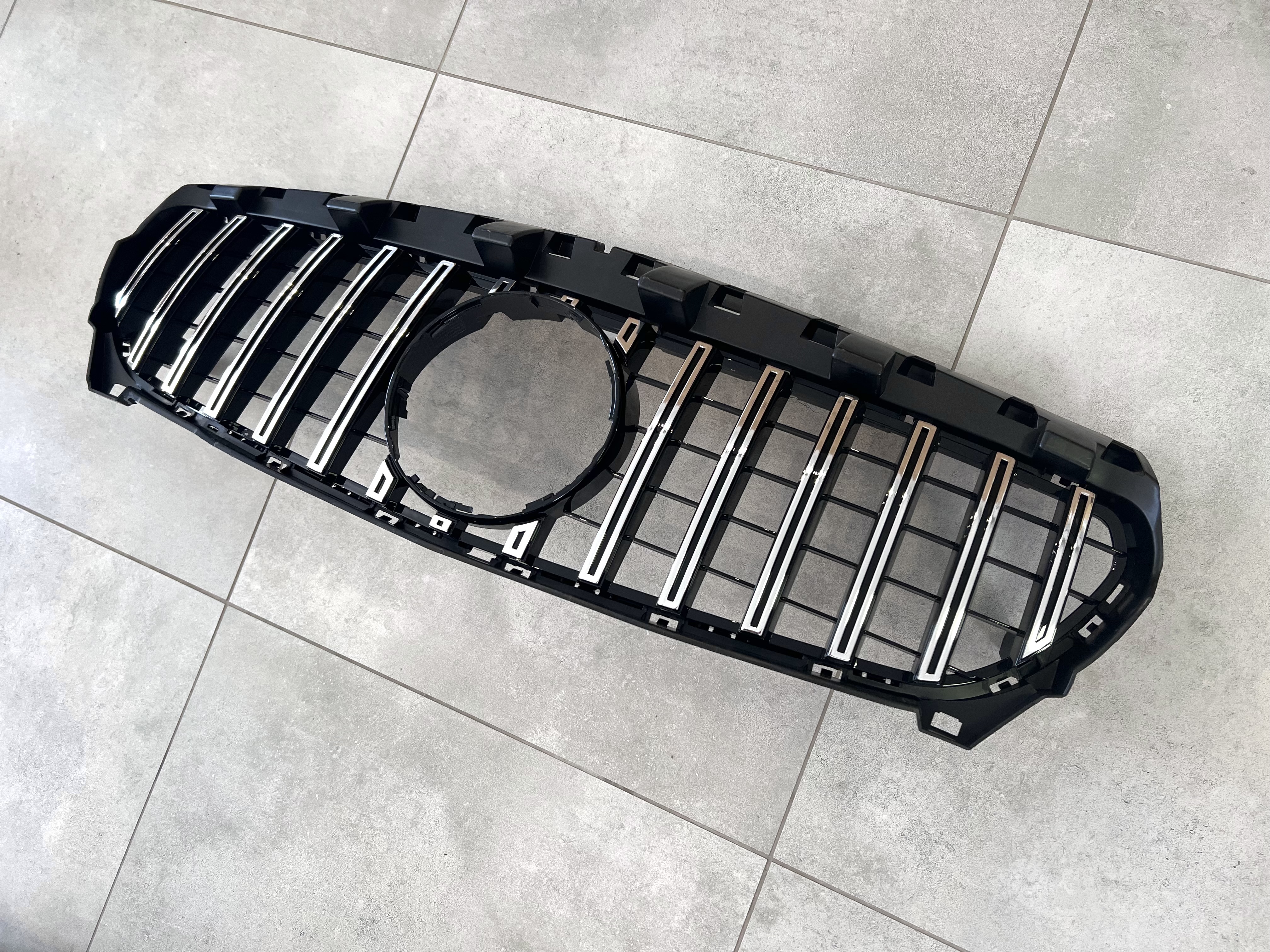 Решітка радіатора GT Panamericana чорна з хромом Mercedes CLA-Class W117 2013-2015 4