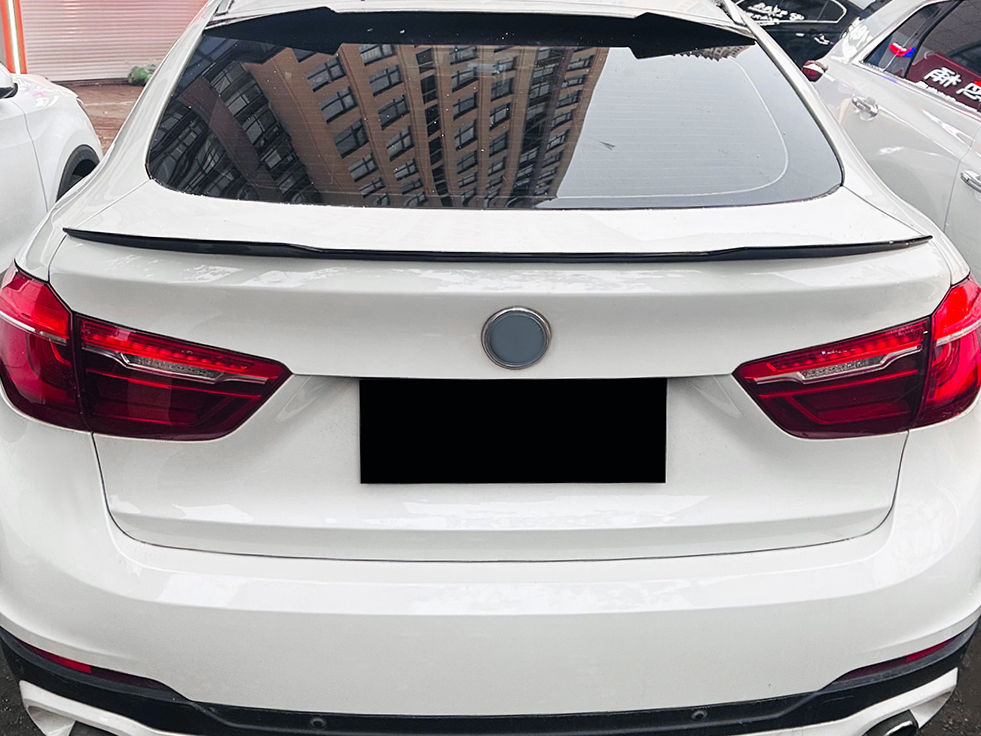 Спойлер лип на багажник BMW X6 F16 ABS пластик, колір чорний глянець 3