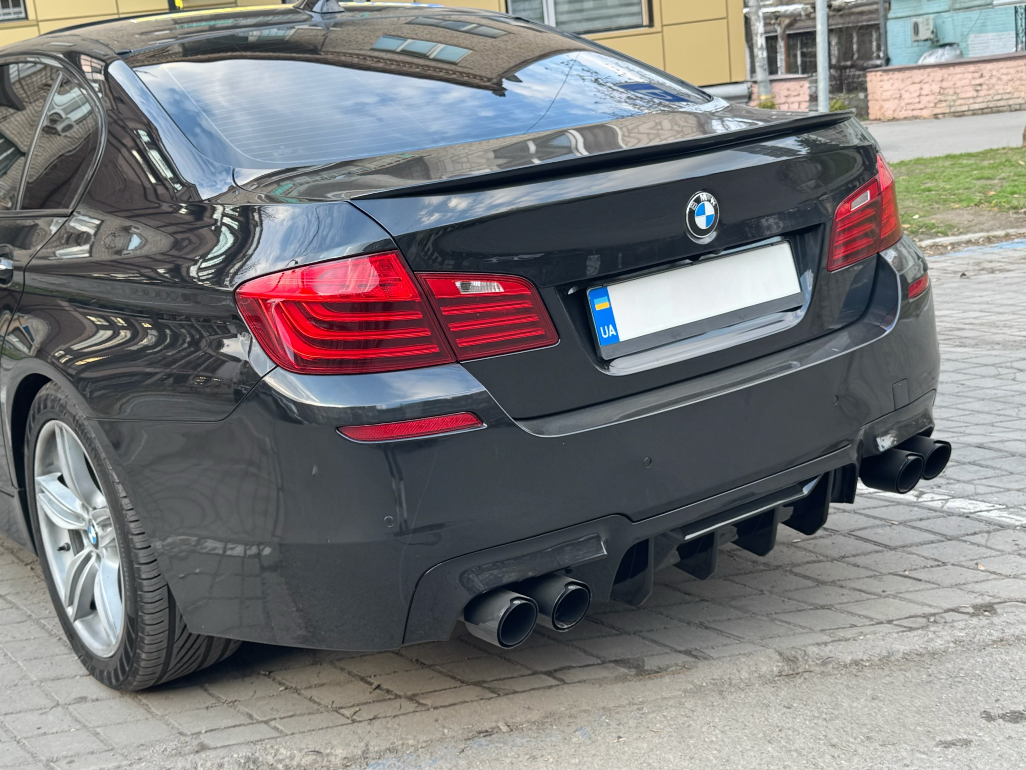 Дифузор накладка заднього бампера Competition стиль BMW 5 series F10 2010-2016 ДО БАМПЕРА М ПАКЕТ, чорний глянець 3