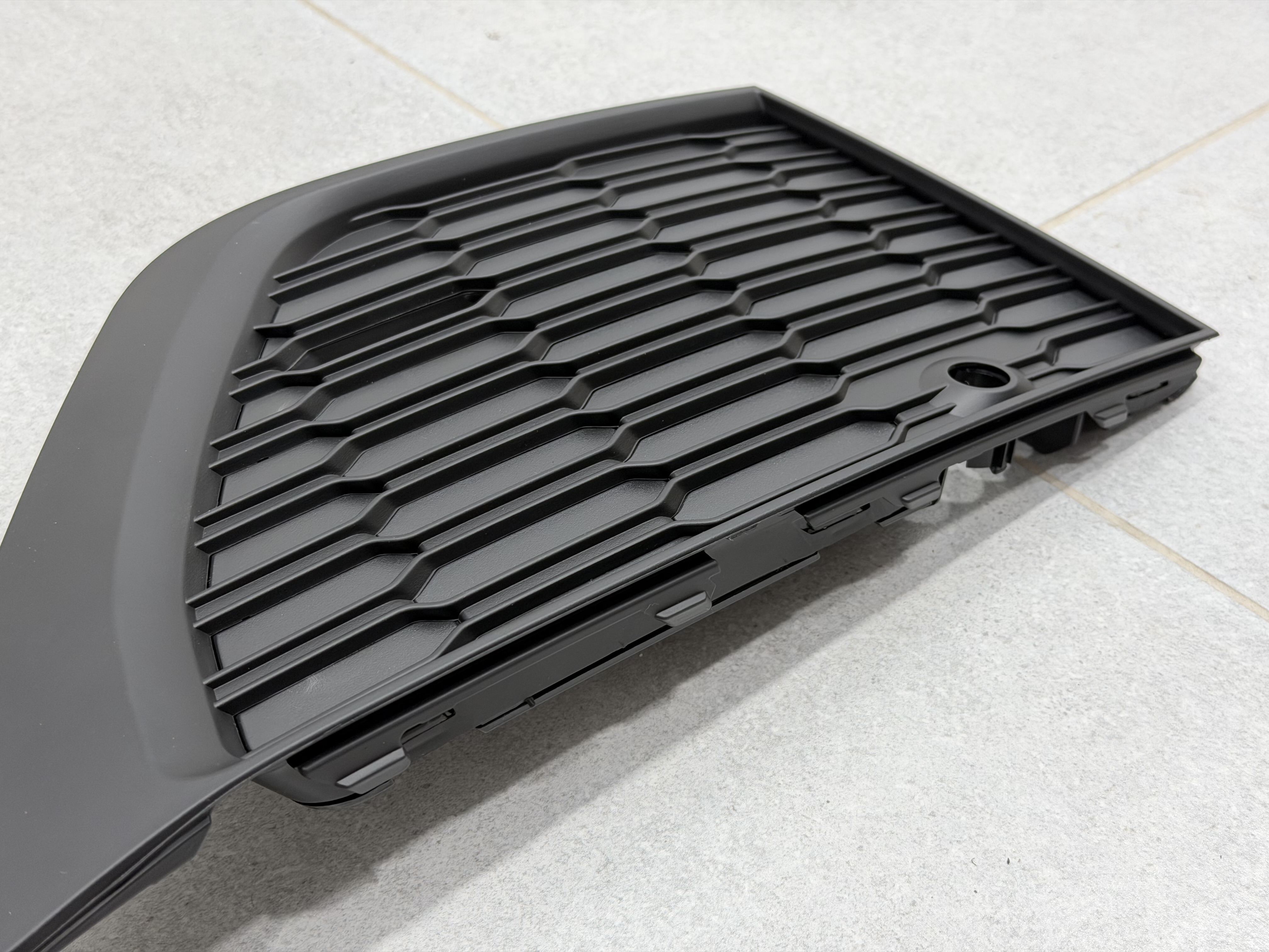 Решітка бампера ліва 4M0890681B S-Line BLACK для Audi Q7 2020-2024 5