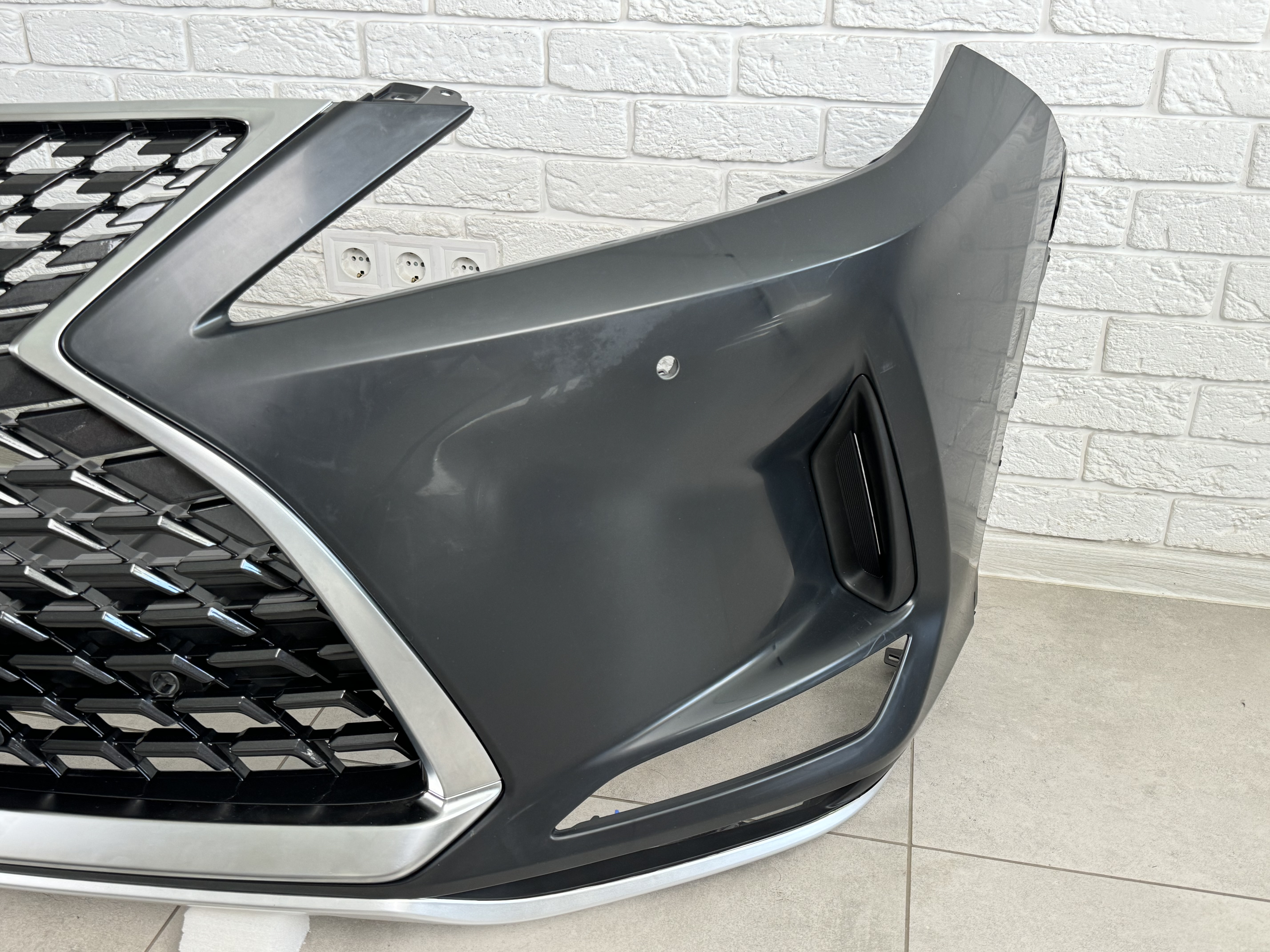Бампер передній у зборі OEM Lexus RX 2019-2022 решітка під камеру 2