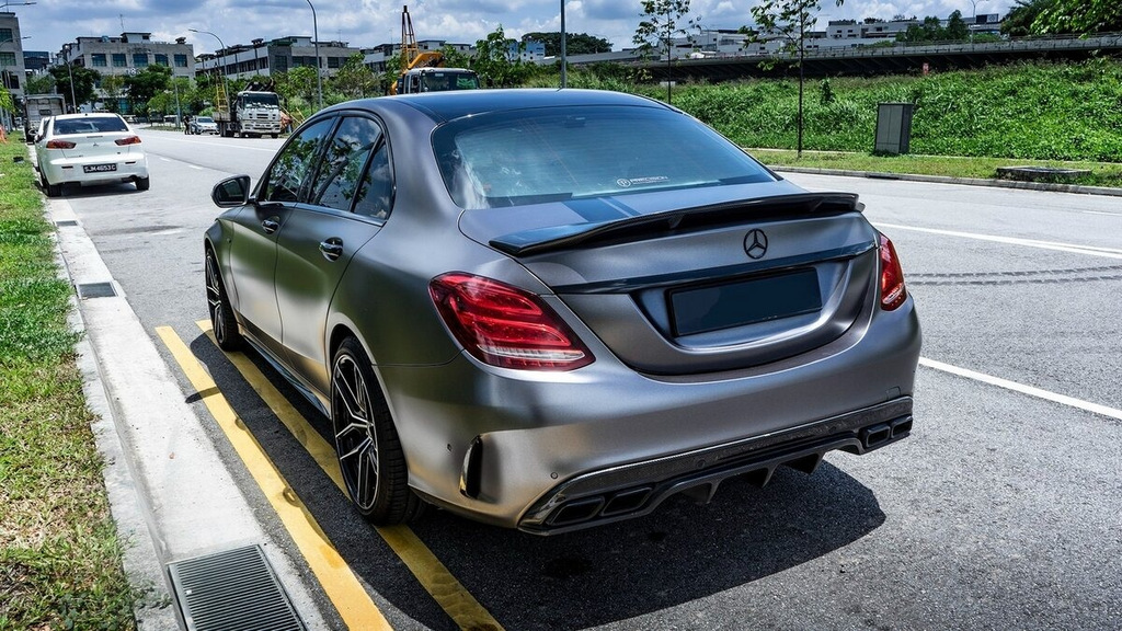 Комплект обвісів з повним заднім бампером (дизайн Black Mamba C63GT) 4