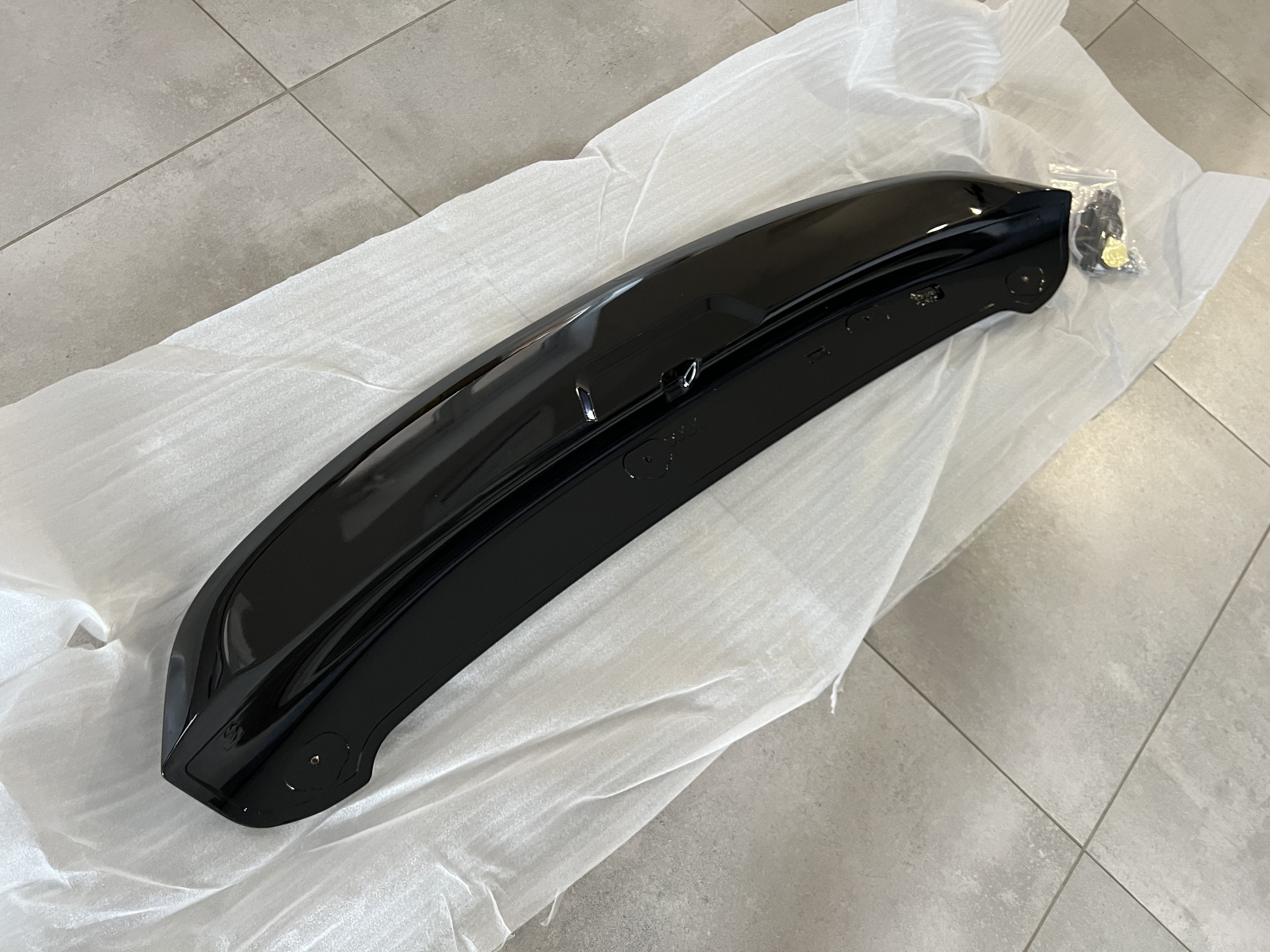 Спойлер козирок Toyota Land Cruiser 200 2007-2015 ABS пластик чорний колір 3