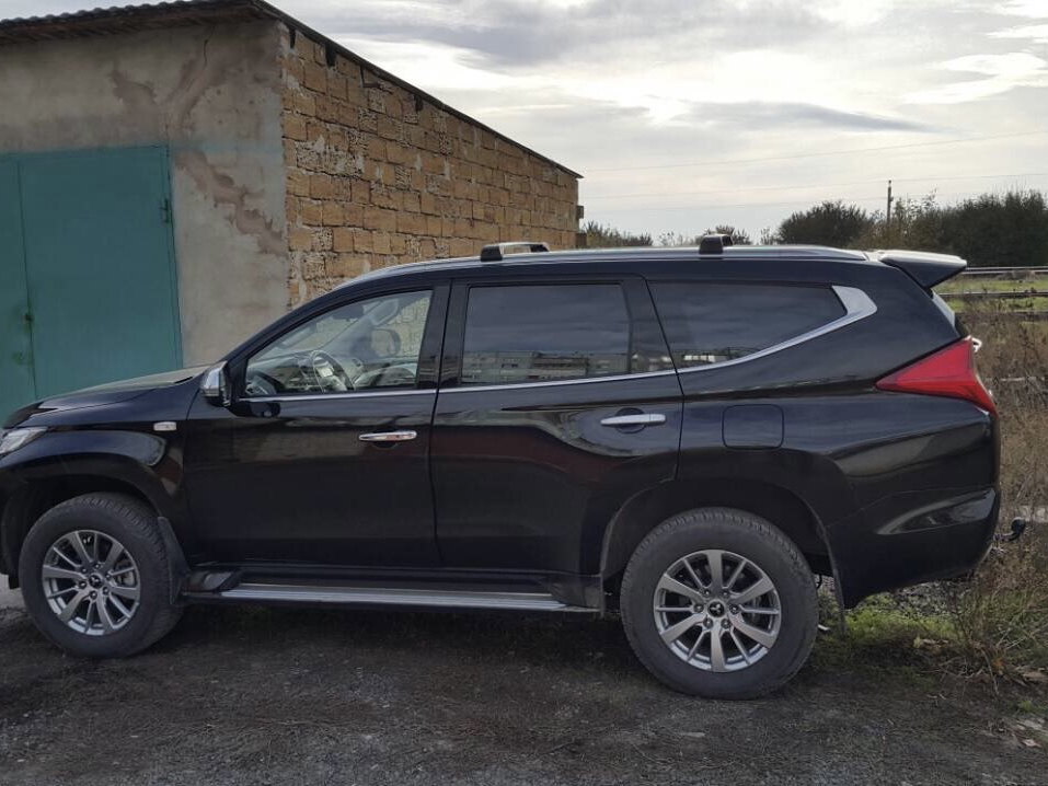 Спойлер козирок Mitsubishi Pajero Sport 2015-2019 ABS пластик під фарбування 3