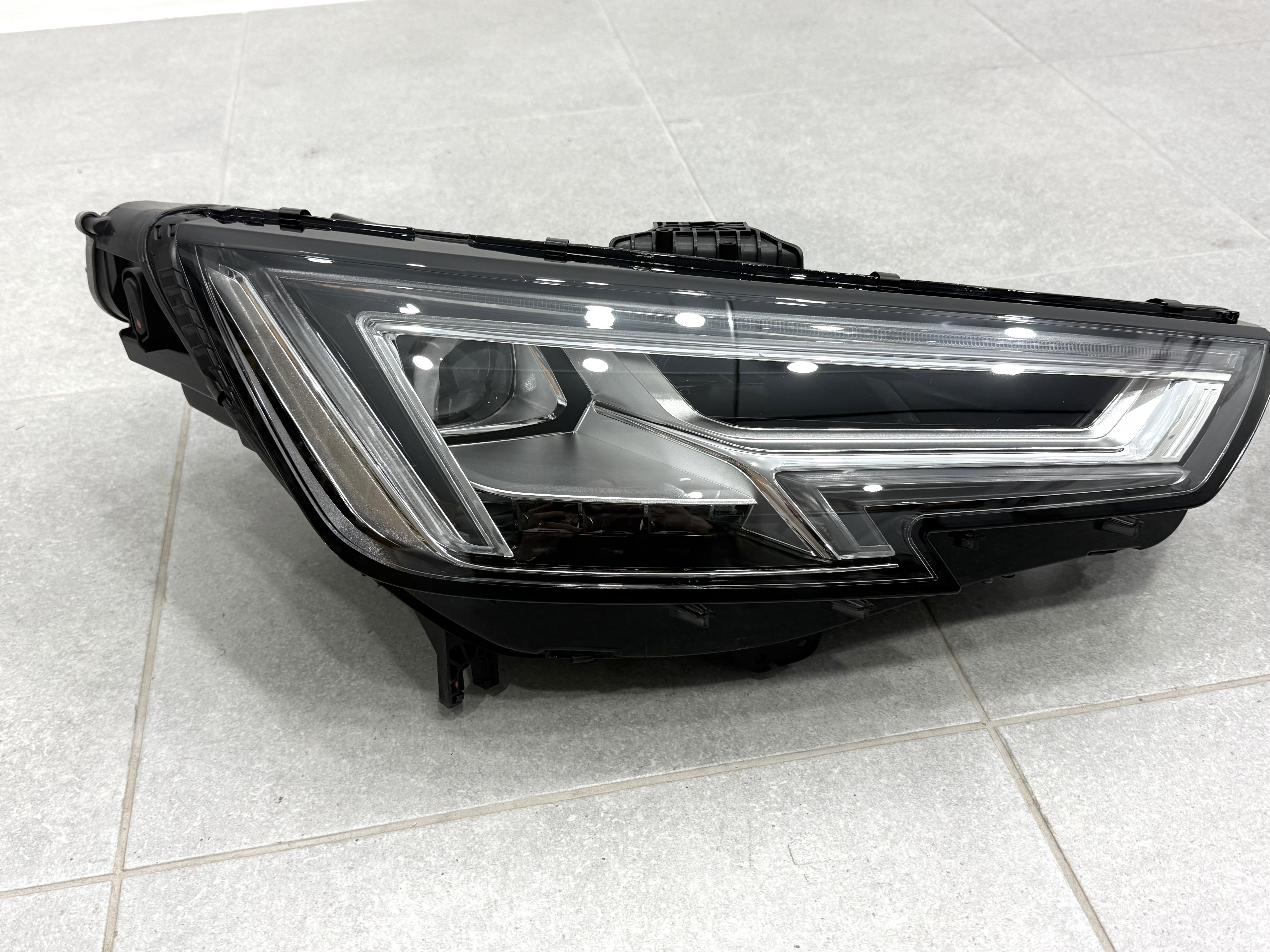Фари LED для AUDI A4 B9 2015-2019 2шт. 3