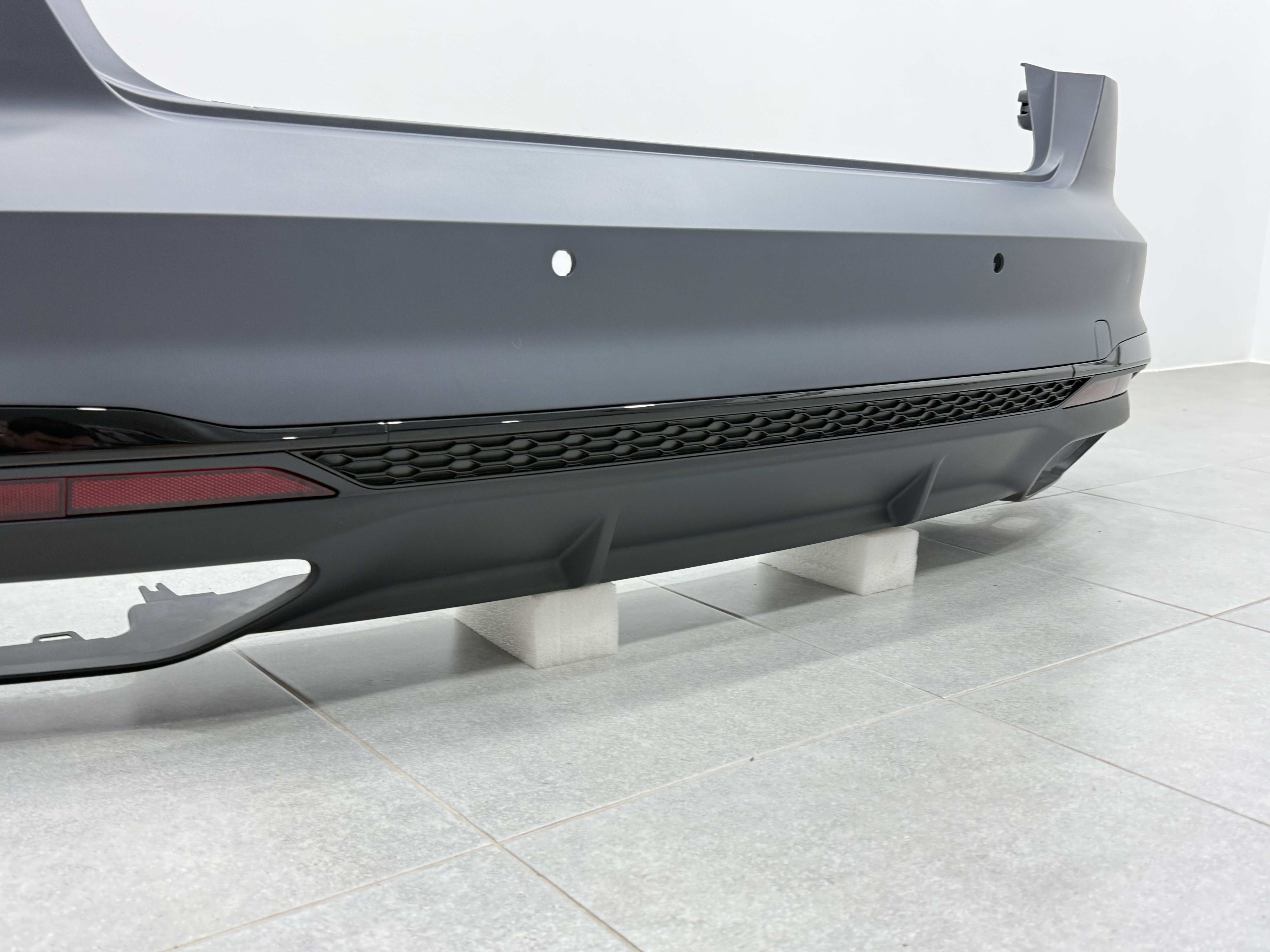 Бампер задній у зборі S-Line 2019+ BLACK для Audi A4 B9 2019-2023 4
