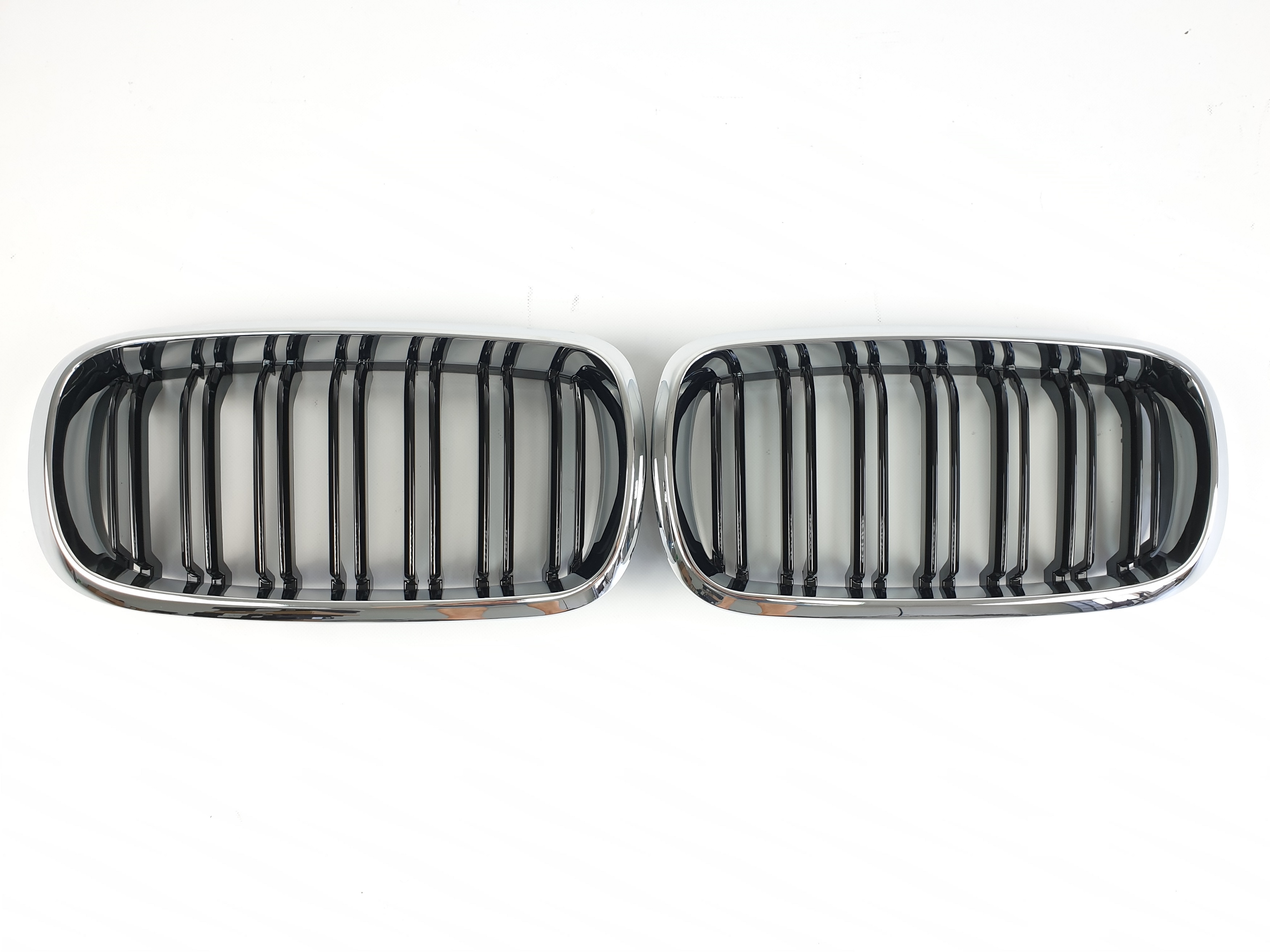 Ніздрі Чорні Глянець Хром Рамка (Подвійні M-Look) на BMW X5 F15 2013-2018 року