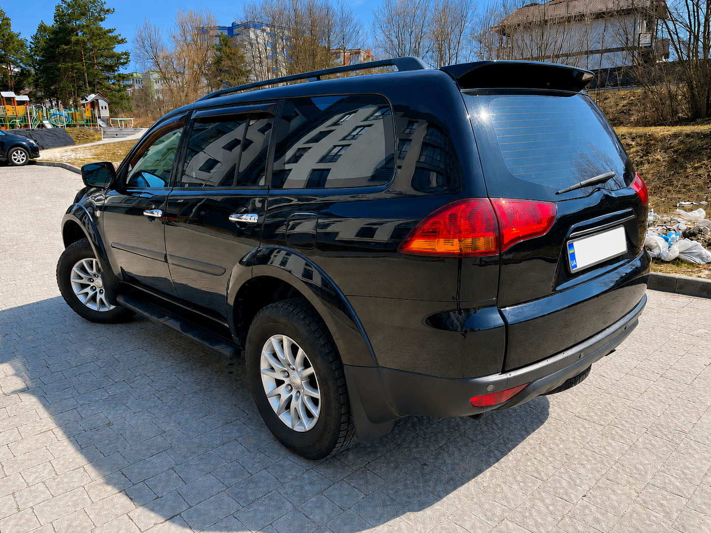 Спойлер козирок Mitsubishi Pajero Sport 2008-2016 ABS пластик, чорний глянець 2