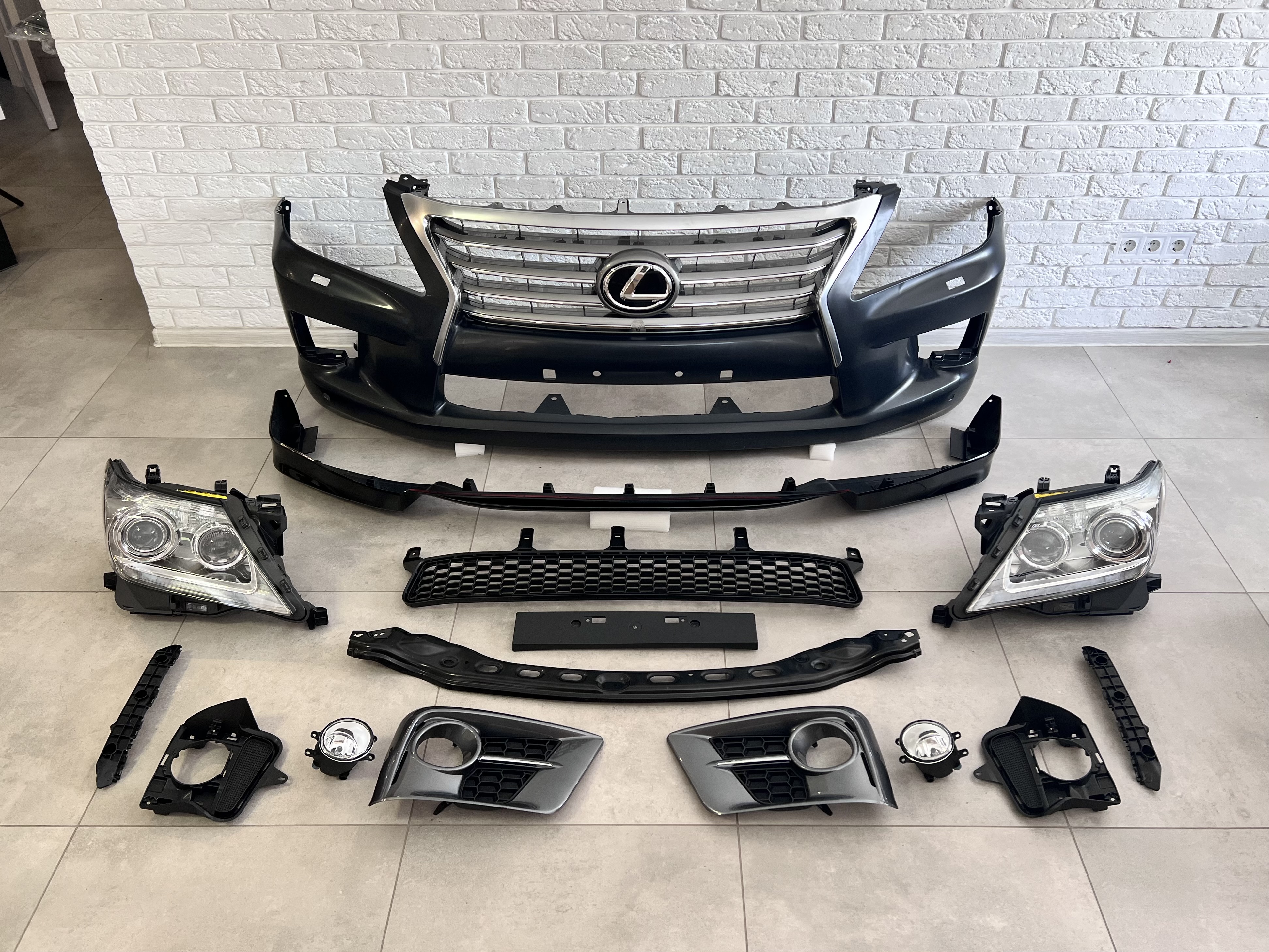 Обвіс комплект рестайлінгу F-SPORT 2012-2015 для Lexus LX570 2008-2011 2
