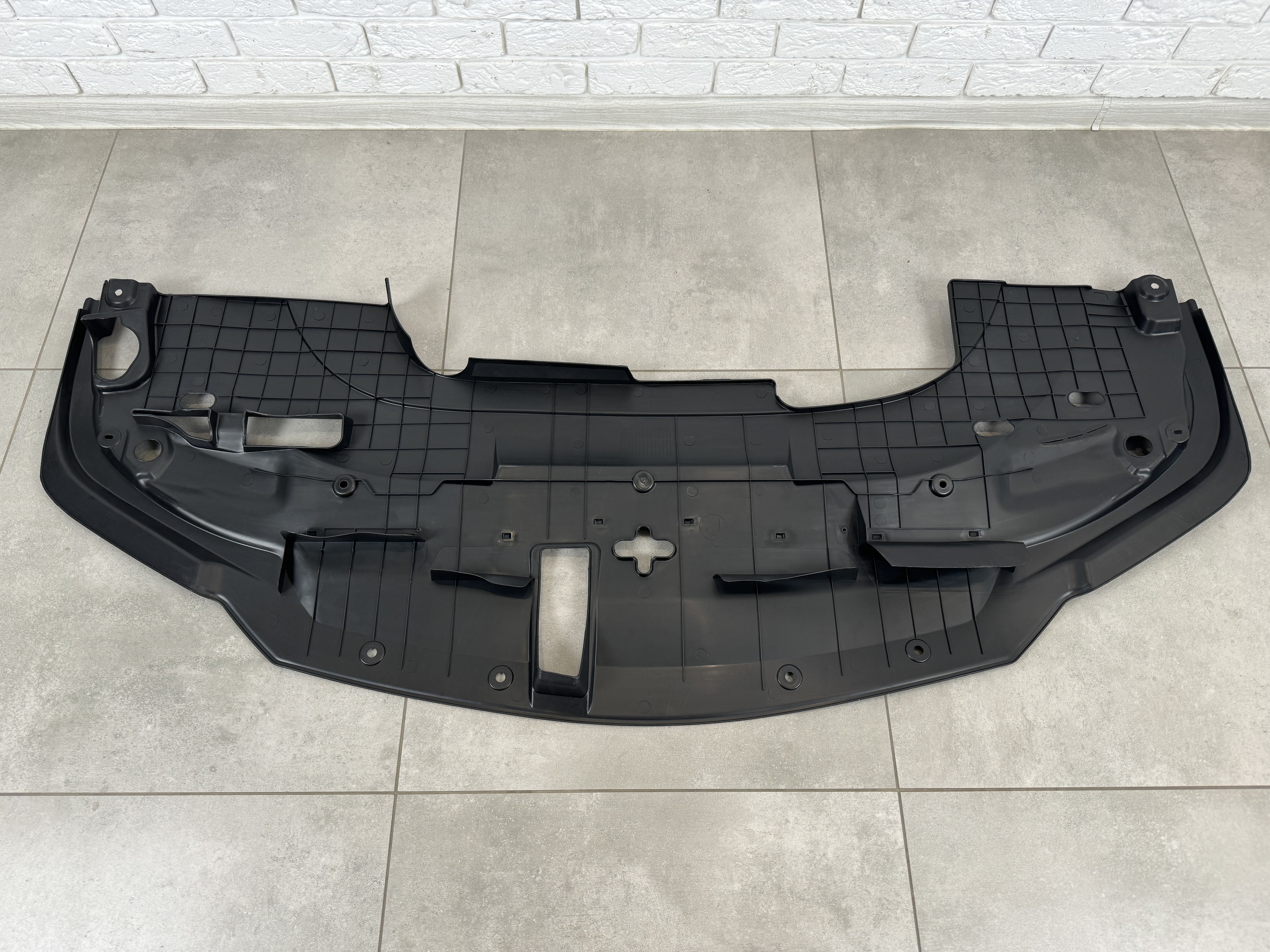 Накладка замка капота 5329260160 для Lexus LX 570 БЕНЗИН 2015-2021 3