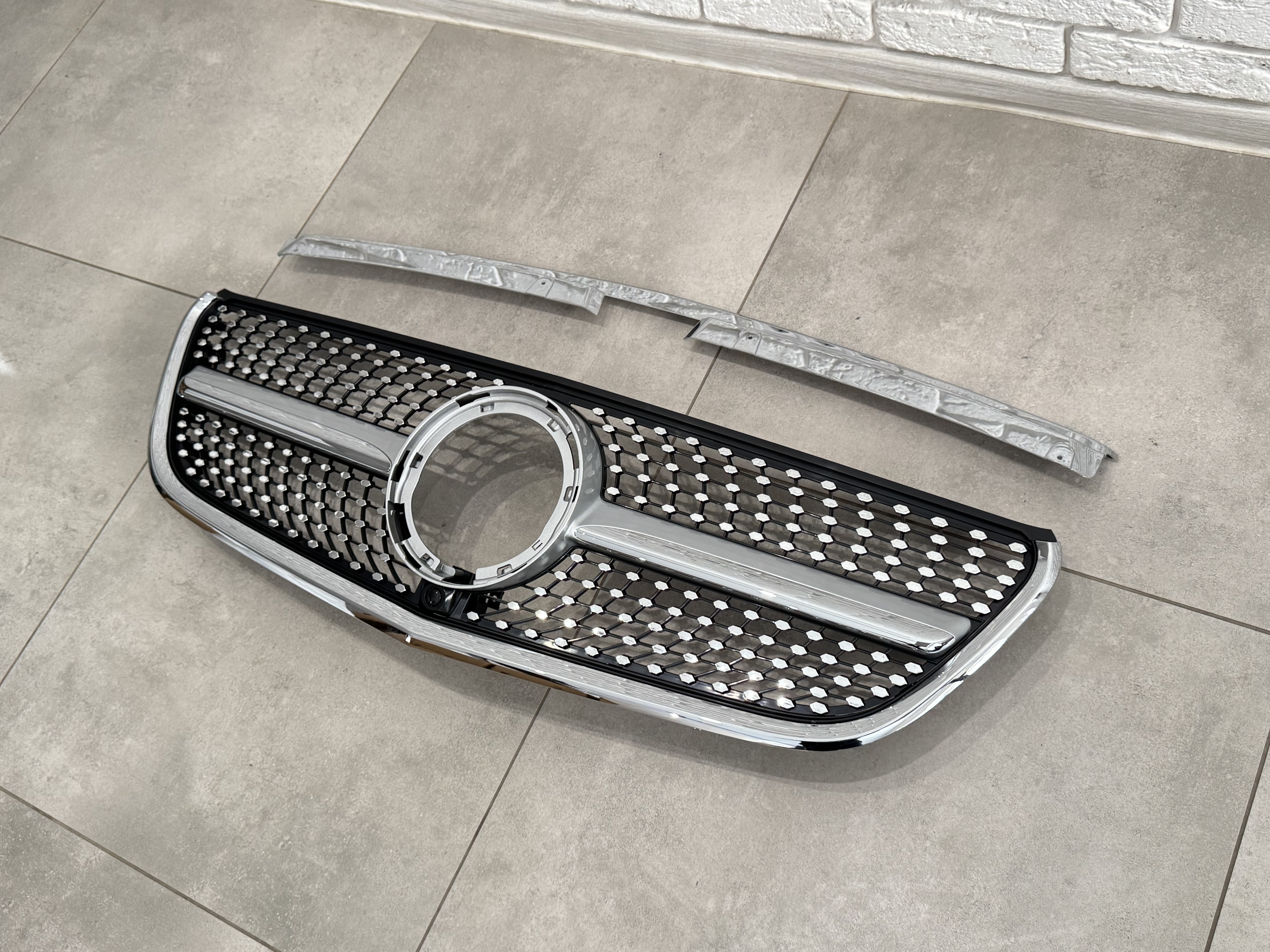 Решітка радіатора DIAMOND SILVER Mercedes Benz Vito W447 2020-2023 ДЛЯ AMG І ЗВИЧАЙНОГО 4