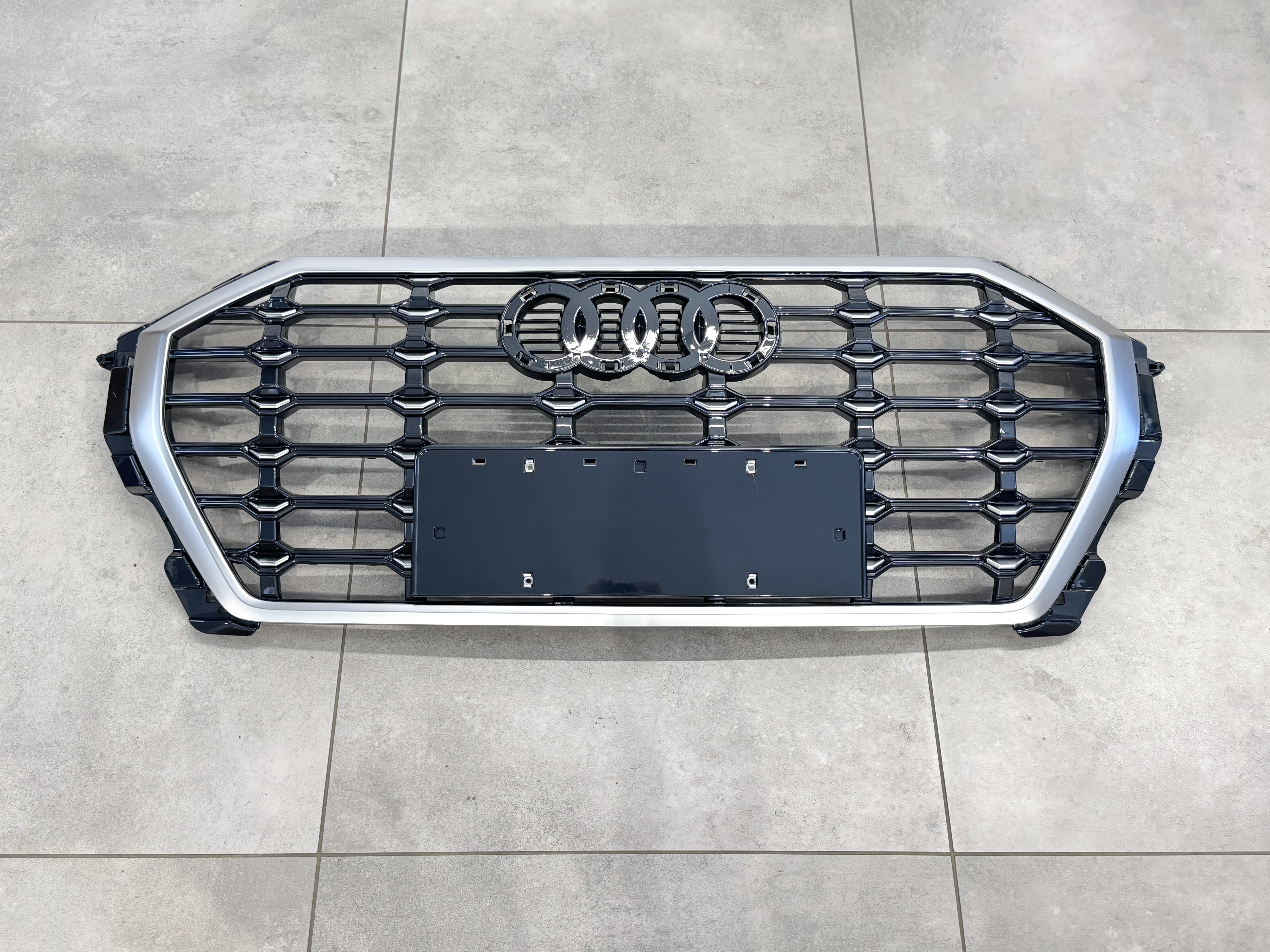 Решітка радіатора S-line Audi Q3 2019- 5