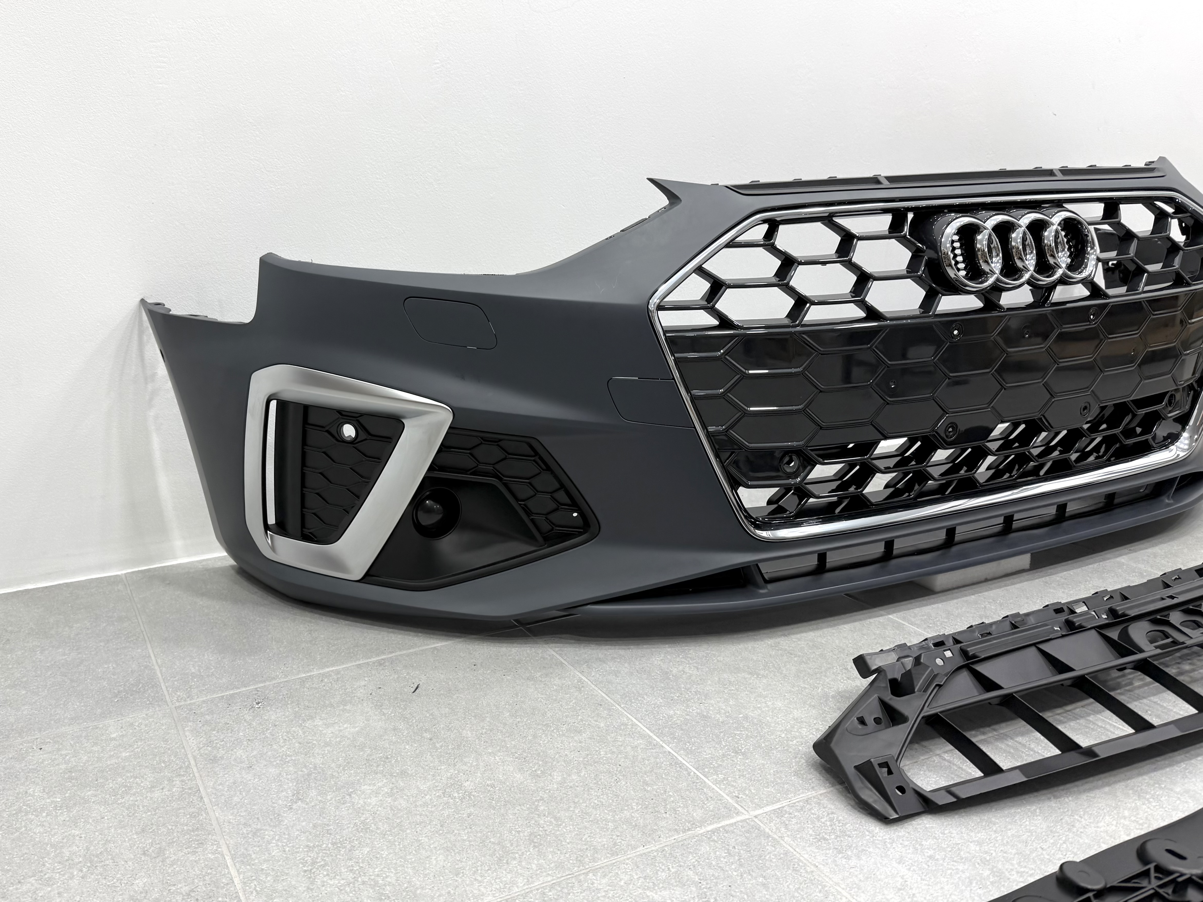 Бампер передній у зборі S-Line CHROME для Audi A4 B9 2020-2023 3