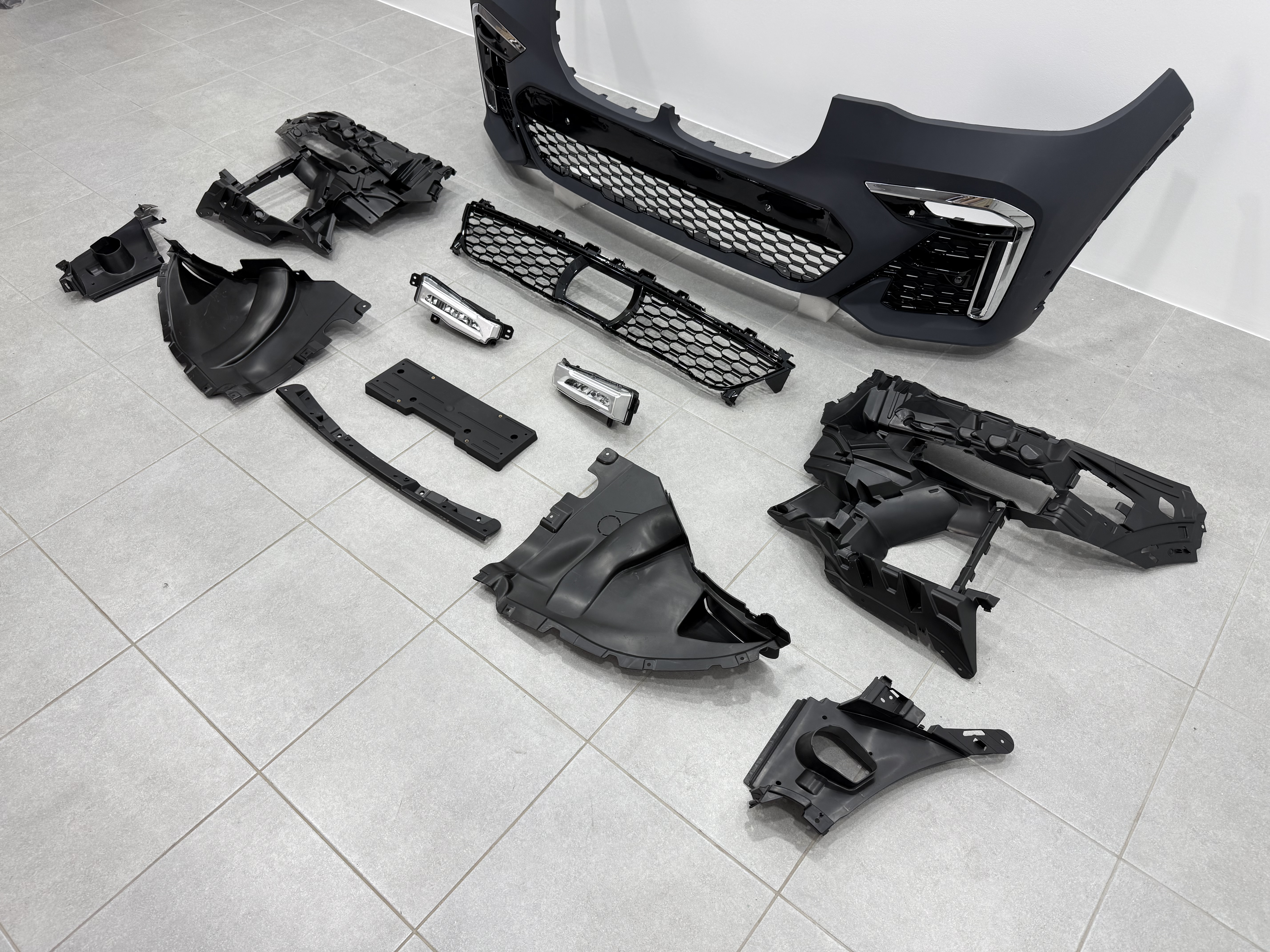 Передній бампер у зборі M paket для BMW X7 G07 2019-2022 2