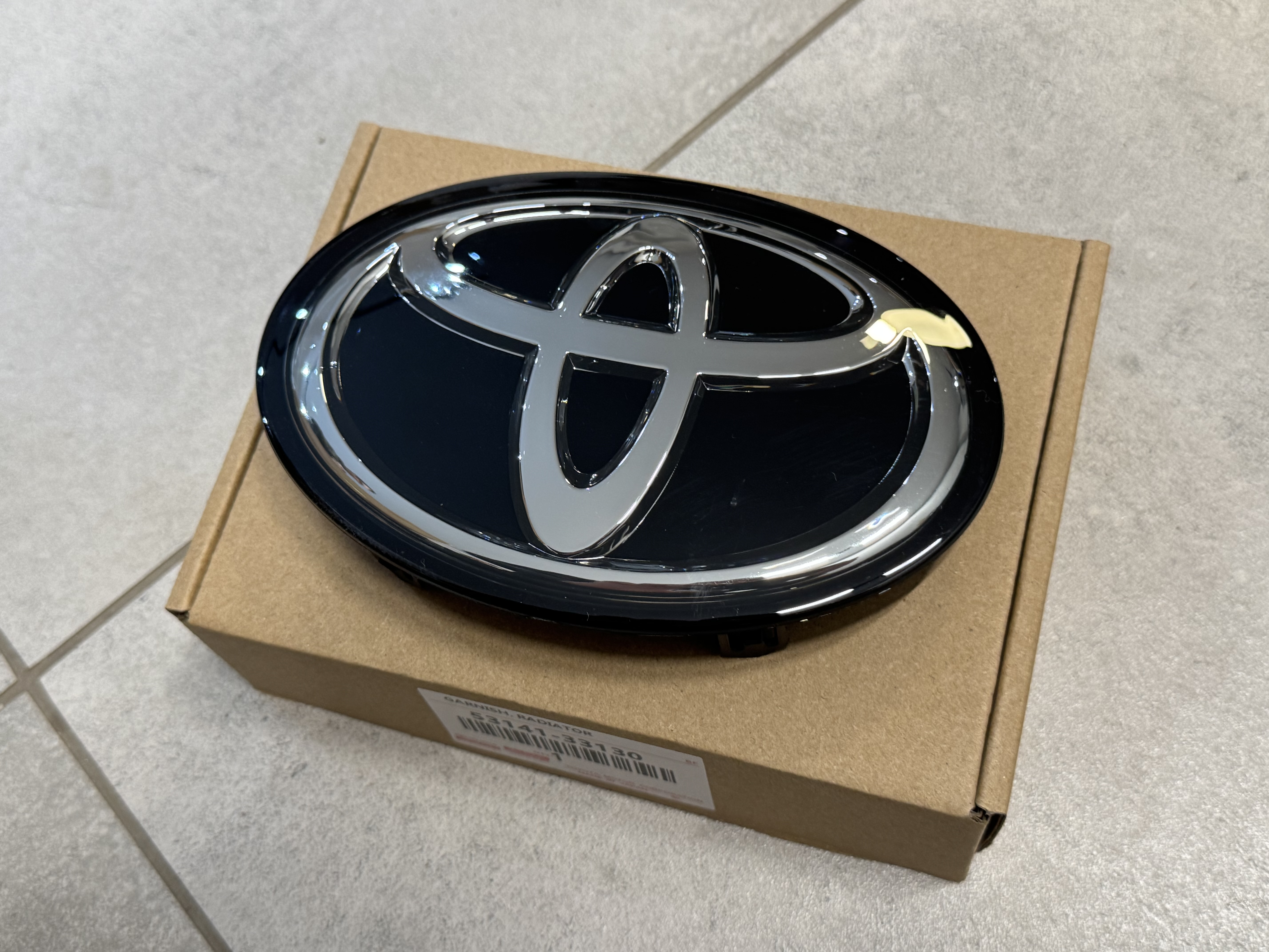 Емблема TOYOTA чорна ПІД ДИСТРОННИК 5314133130 4