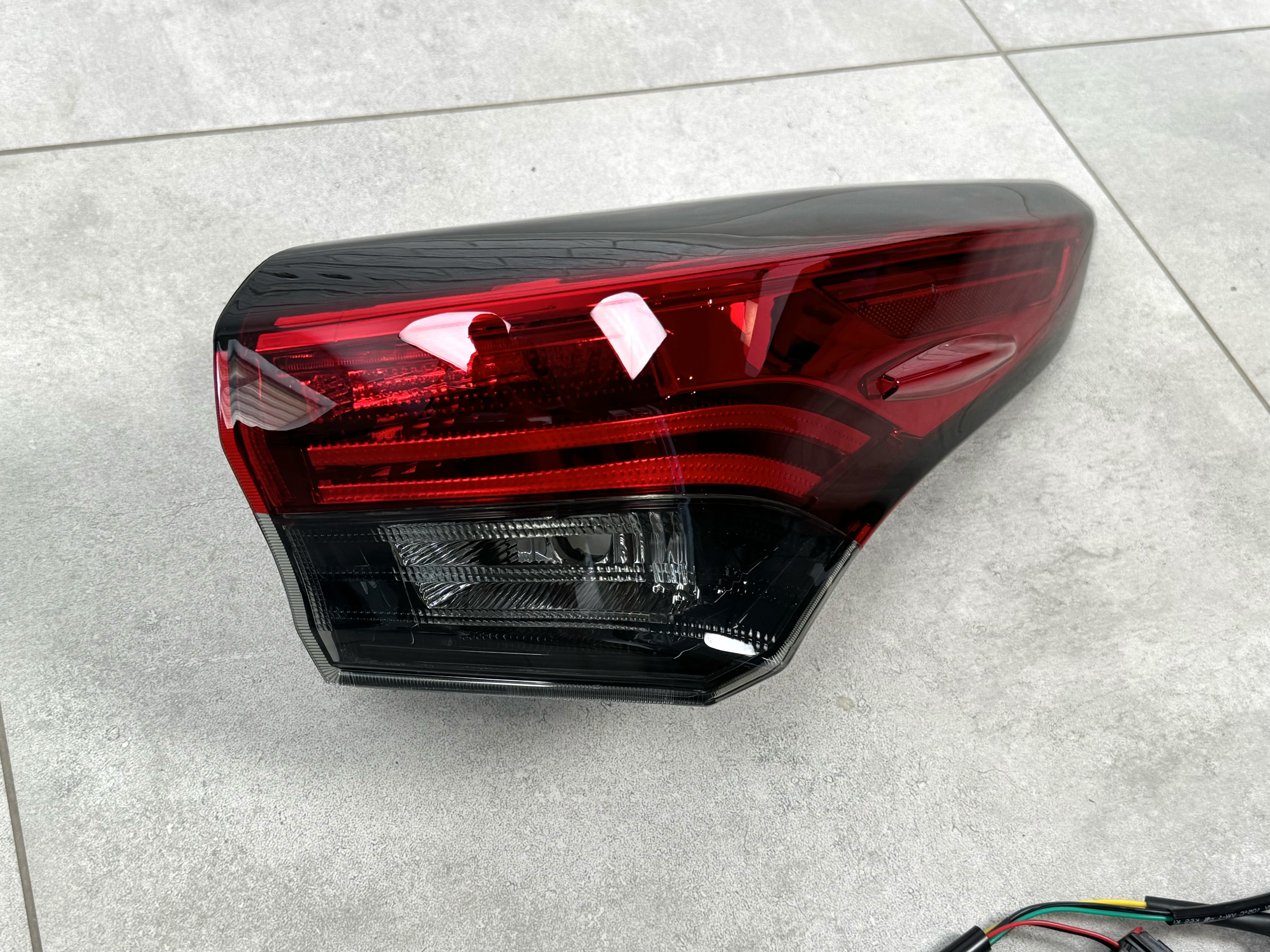 Задній ліхтар зовнішній правий Toyota Highlander 2020- 4