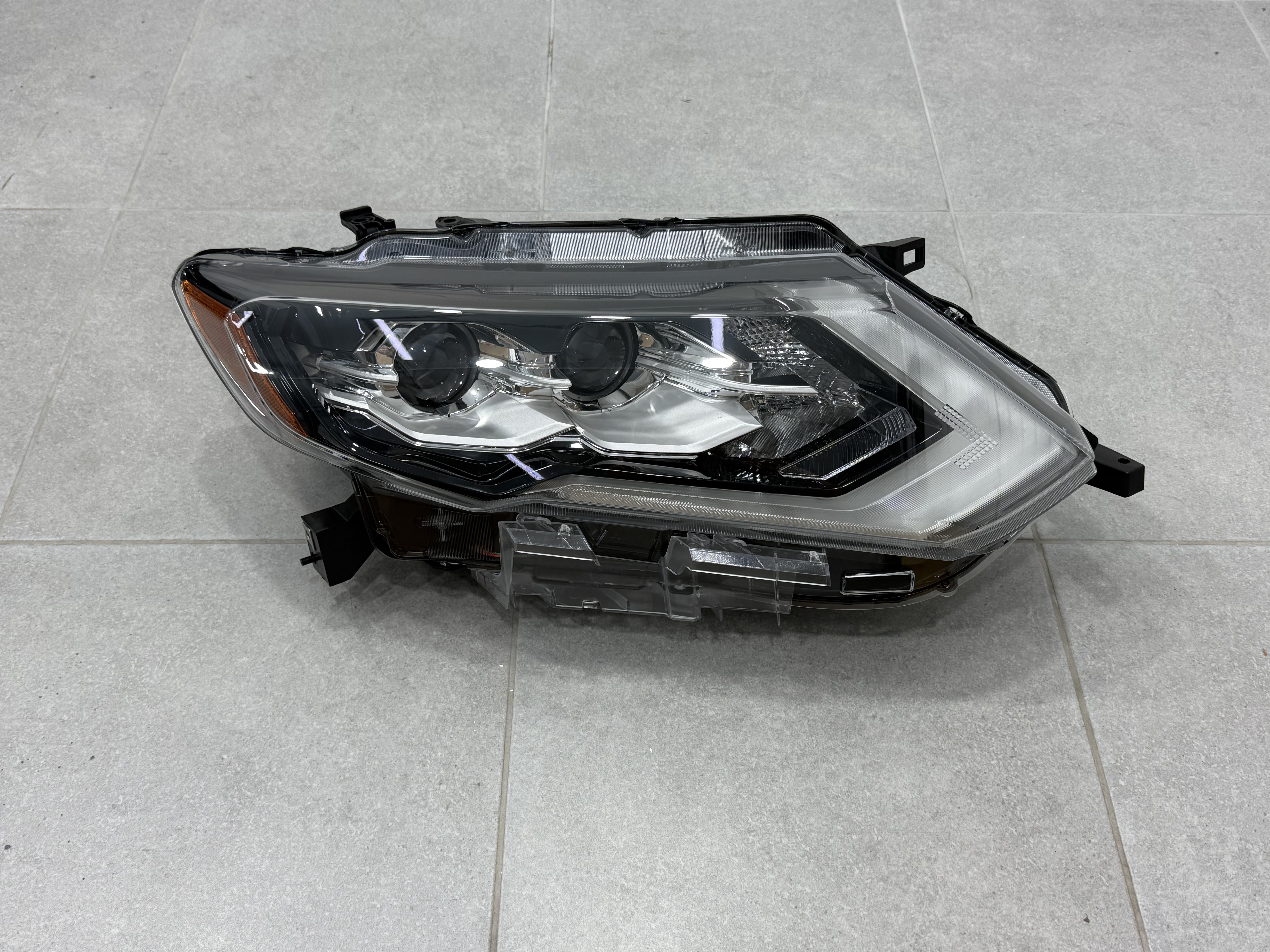 Права фара Full LED 2 лінзи ХРОМ для Nissan Rogue 32 2017-2020 2