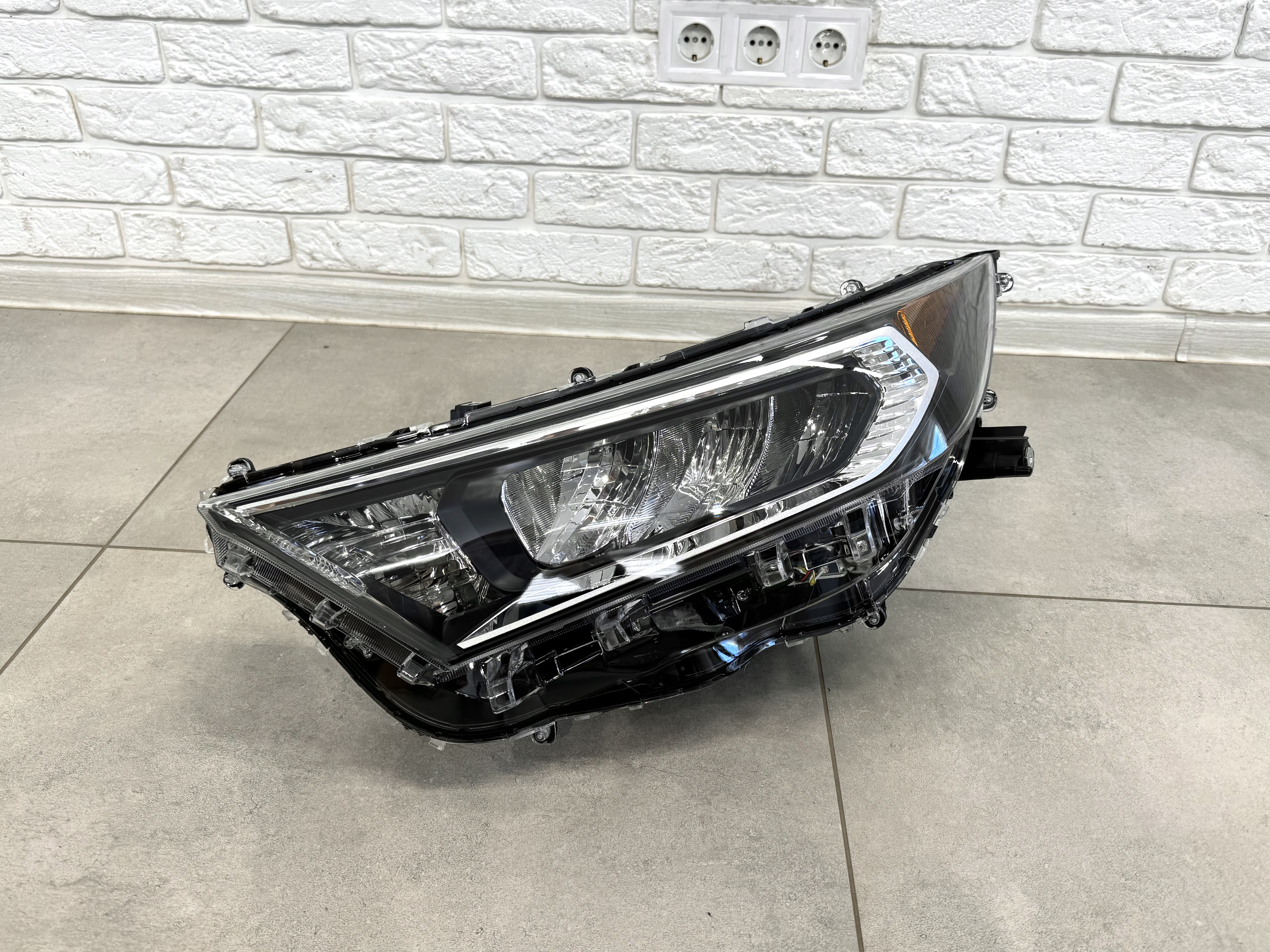 Фара ліва хром Toyota Rav-4 LE USA 2018-2021 2