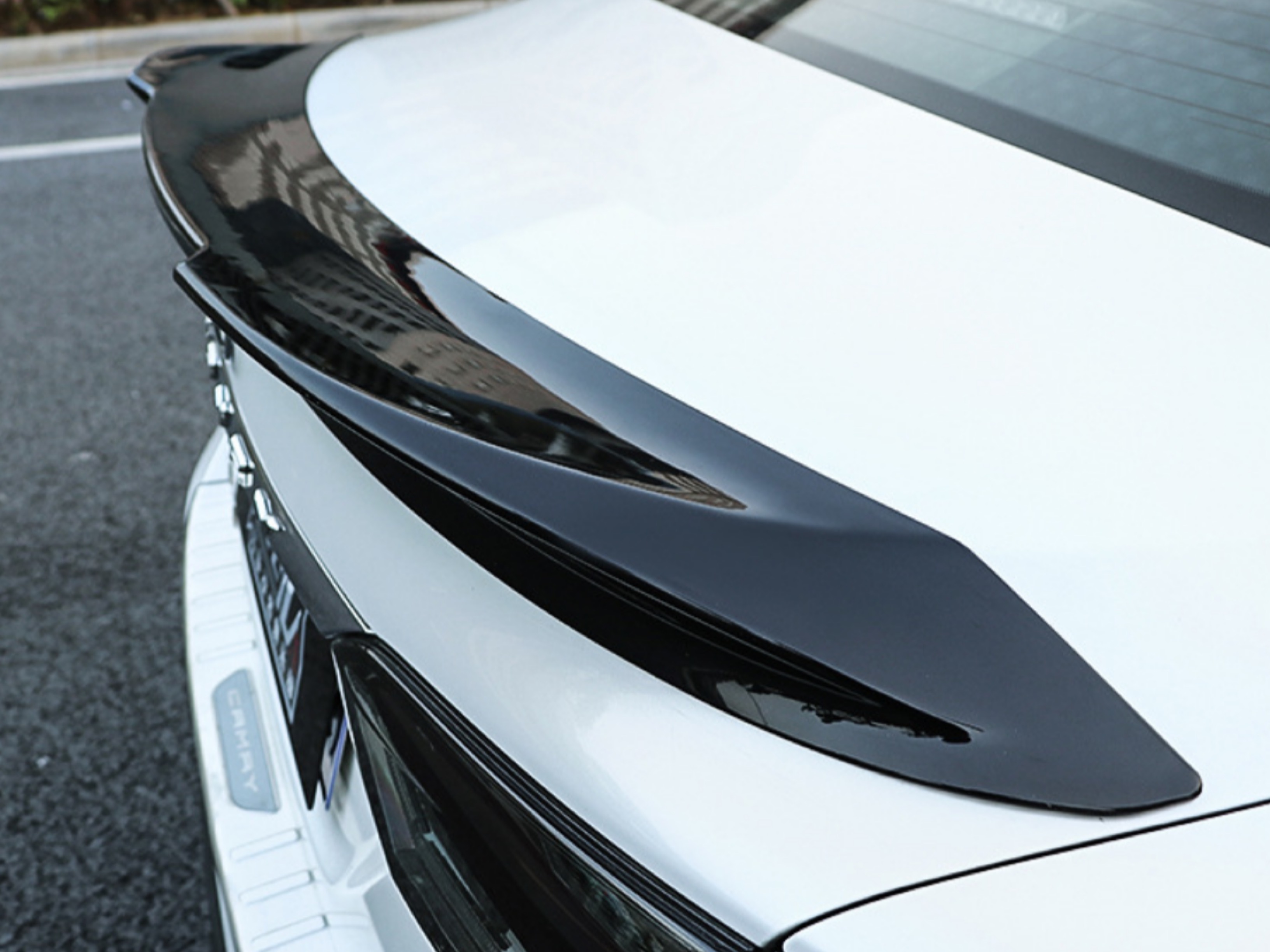 Спойлер лип багажника TRD Toyota Camry 70 2018 - ABS пластик, колір чорний глянець 2