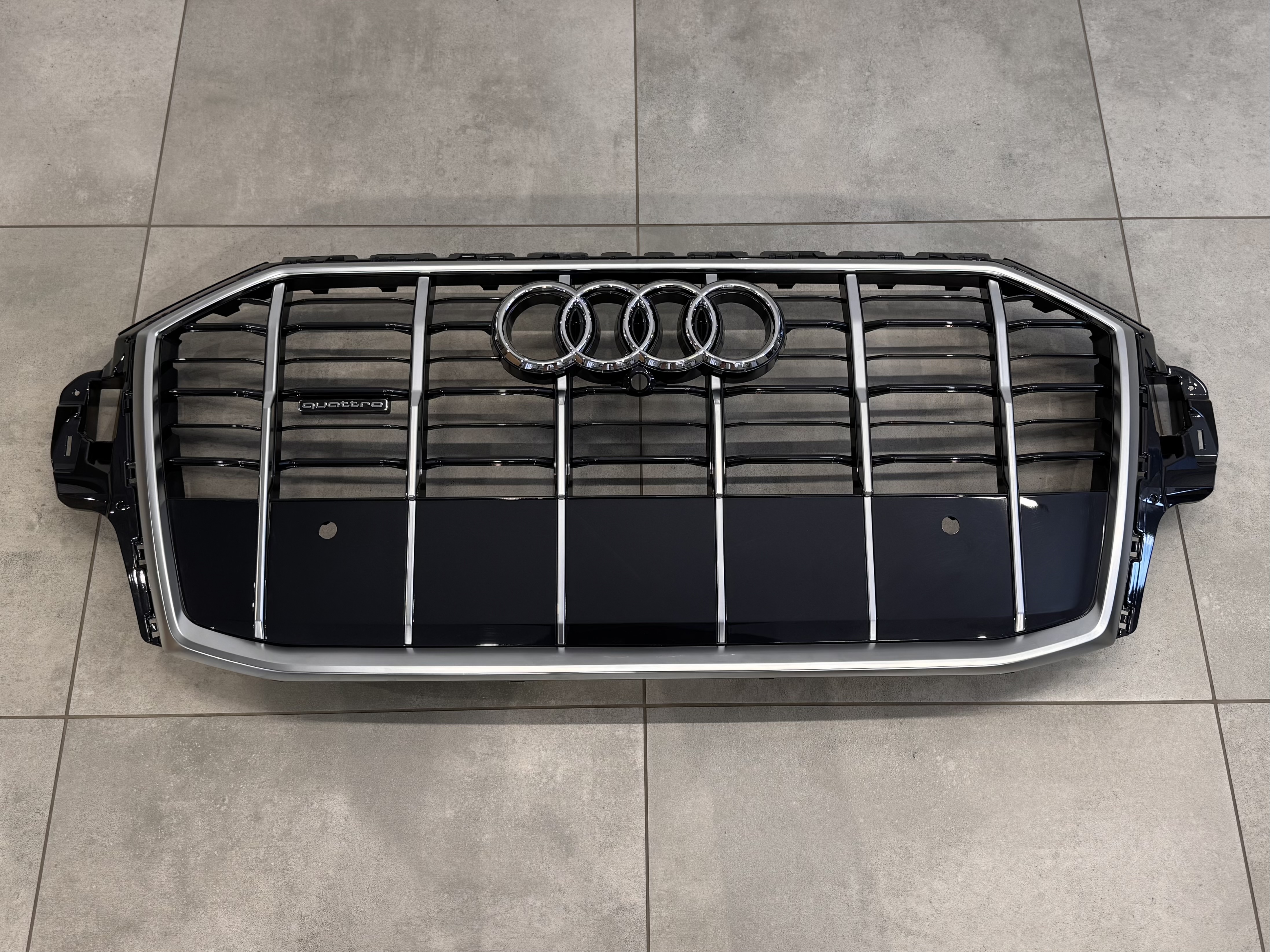 Решітка радіатора Audi Q7 4M 2020-2024 темно-сіра 4M0 853651 AH RN4 2