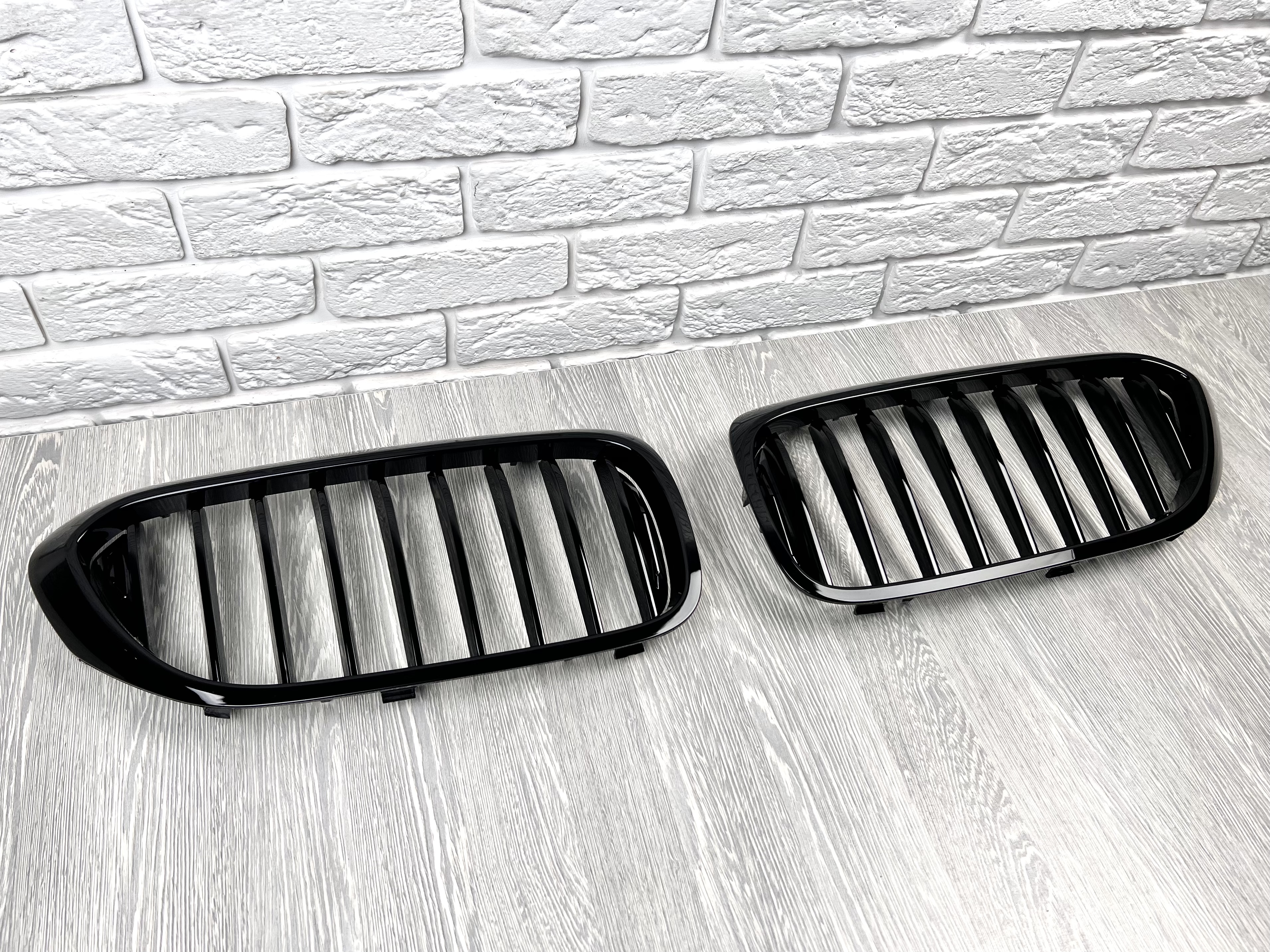 Решітка радіатора ніздрі Perfomance стиль BMW series G30/G31 2017-2020 чорний глянець 2шт. 4