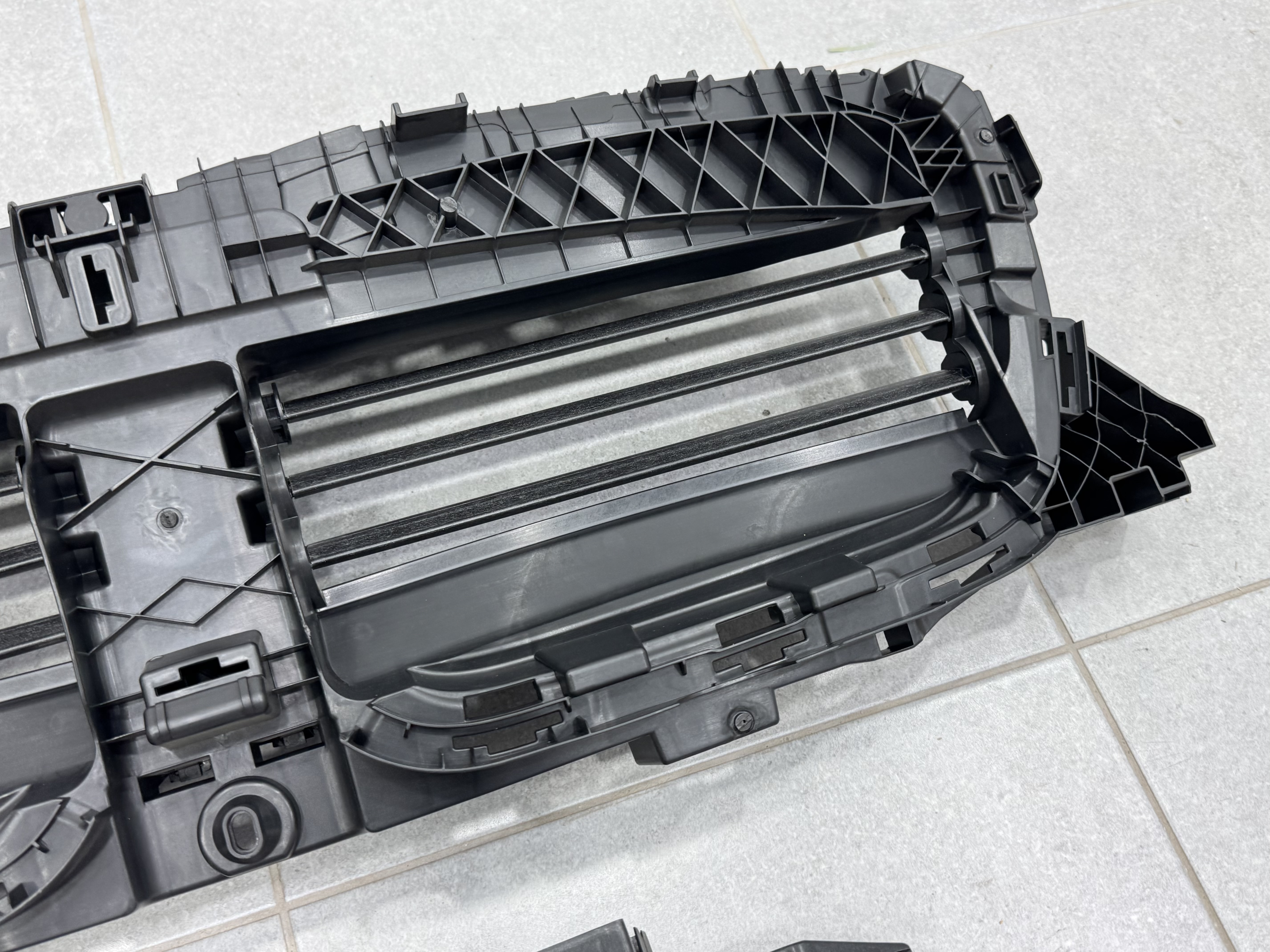 Жалюзі без моторчика 51745A22688 для BMW iX3 G08 2021+ 6